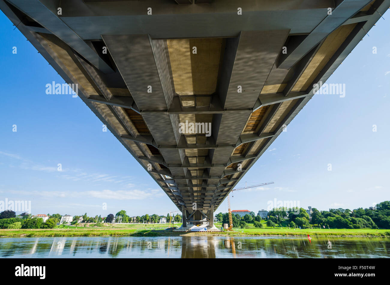 Il lavoro è ancora in corso nel ponte discusso per Waldschlößschenbrücke Foto Stock