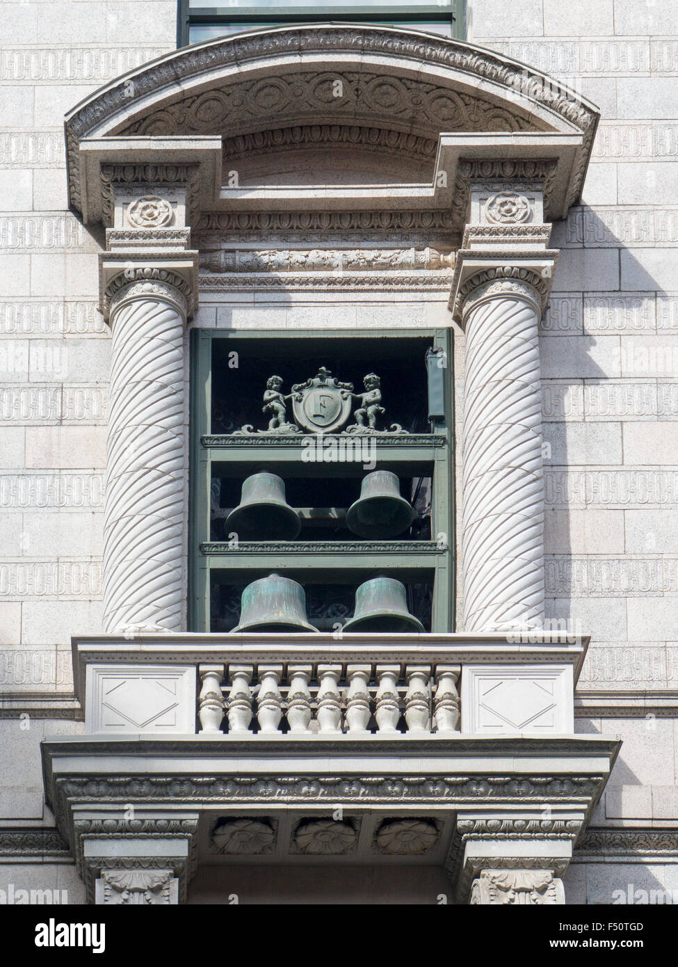 Le campane in Burnham edificio a Downtown Crossing Boston. L'ultimo grande progetto del leggendario architetto di Chicago Daniel Burnham. Foto Stock