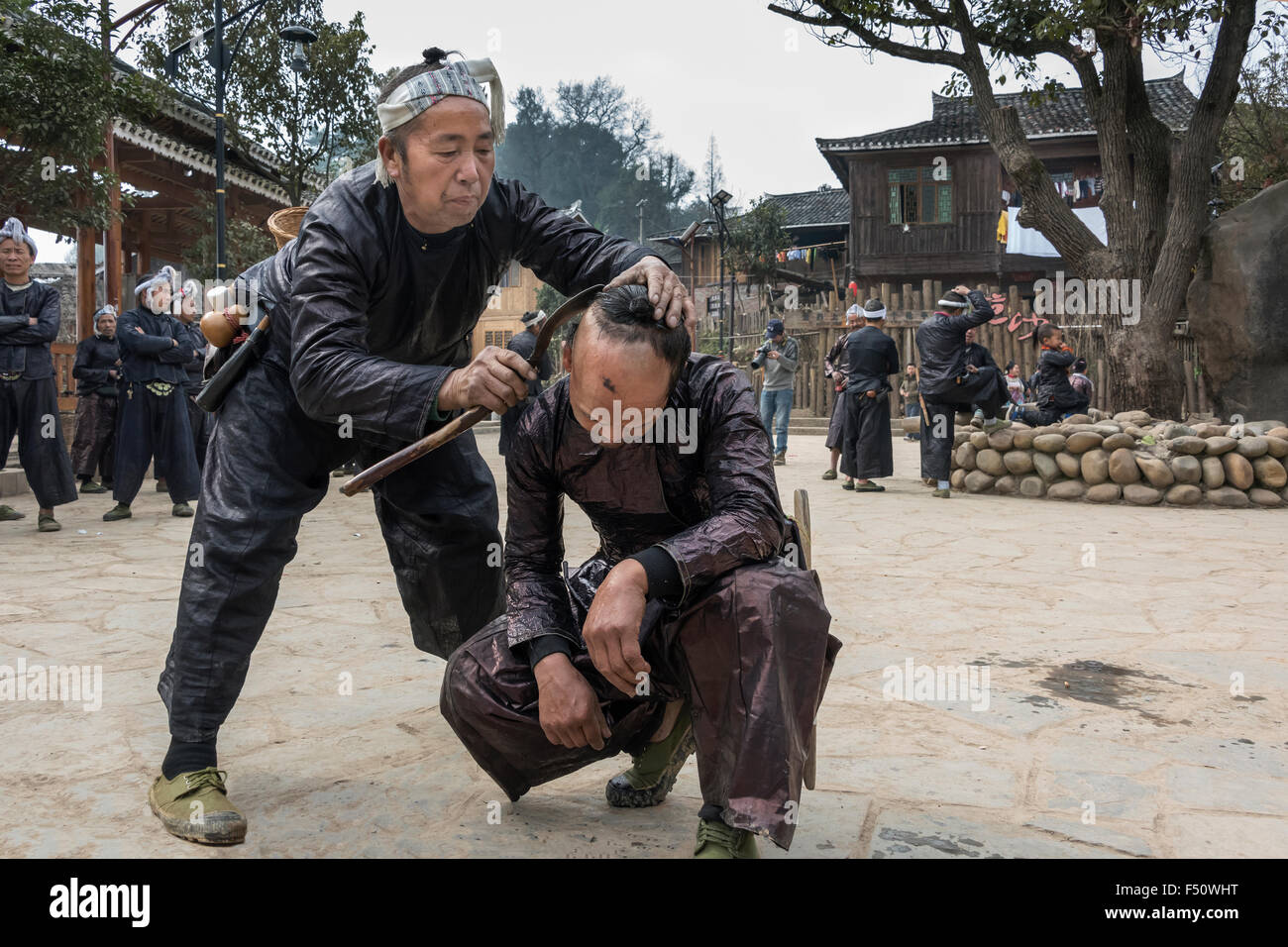 Rituale di scarto, Basha Miao Gun Village, Guizhou, Cina Foto Stock Rituale di scarto, Basha Miao Gun Village, Guizhou, Cina Foto Stock