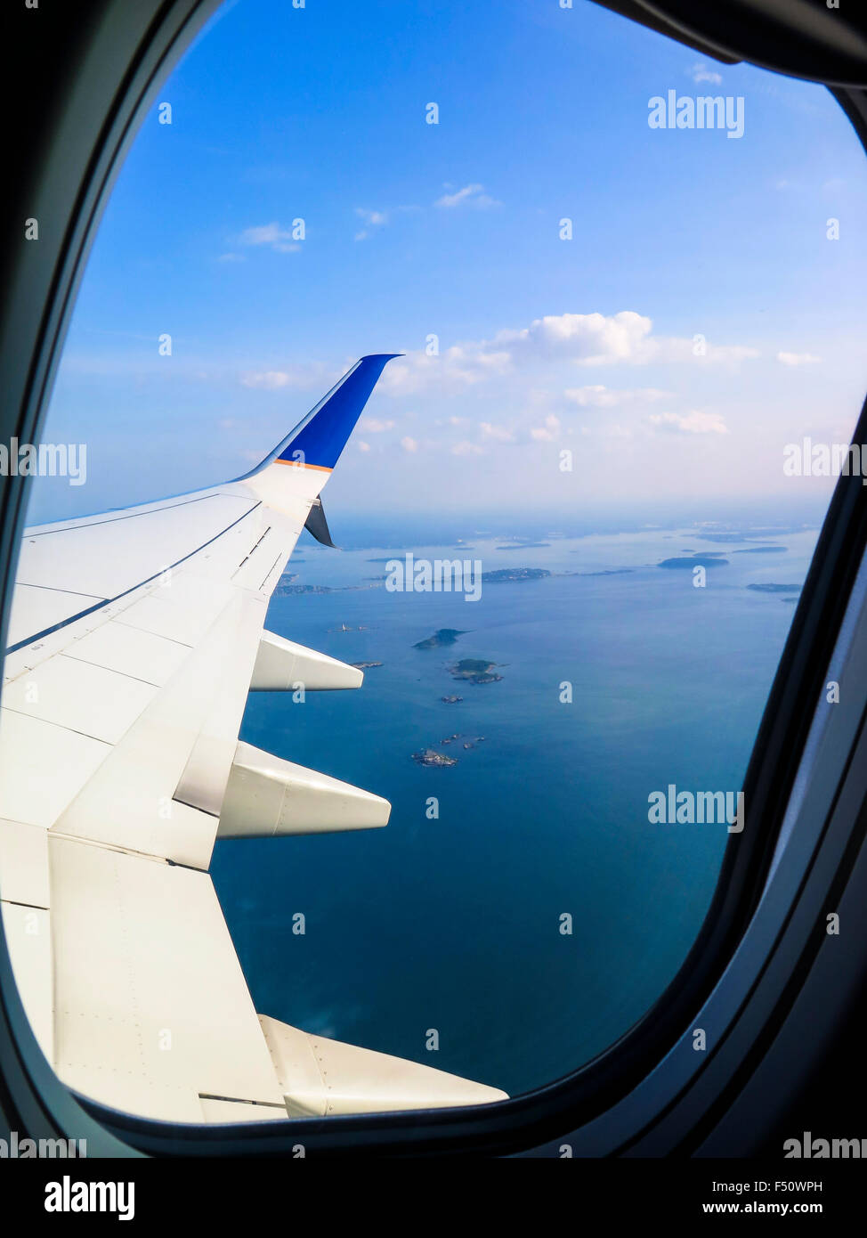 Vista del porto di Boston dalla finestra di aeroplano Foto Stock