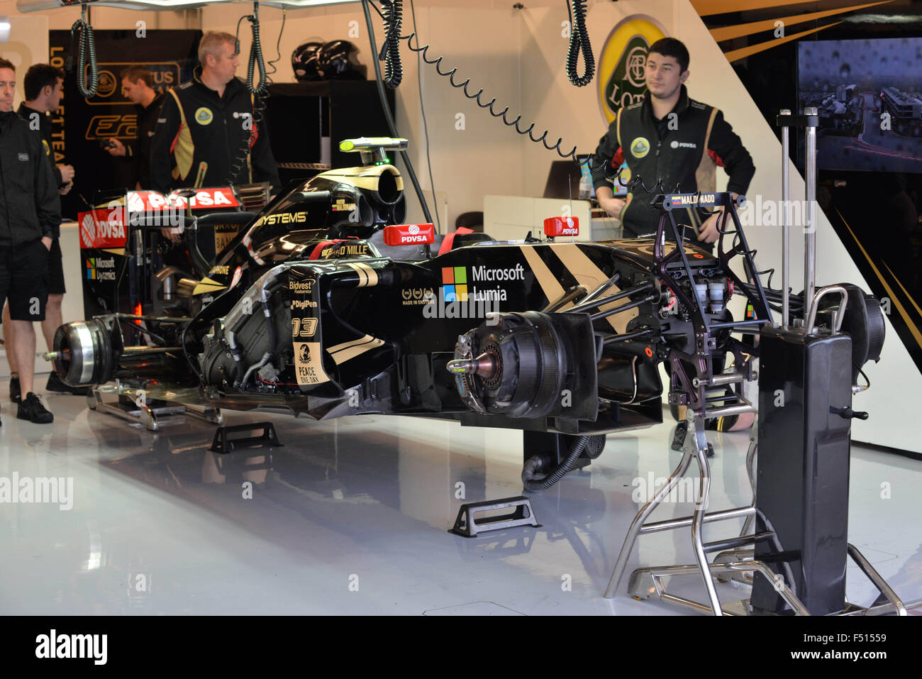 Austin, Texas, USA. 25 ott 2015. Lotus F1 Team Tech in attesa, in attesa che il meteo per sollevare. Credito: Hoss Mcbain/ZUMA filo/Alamy Live News Foto Stock