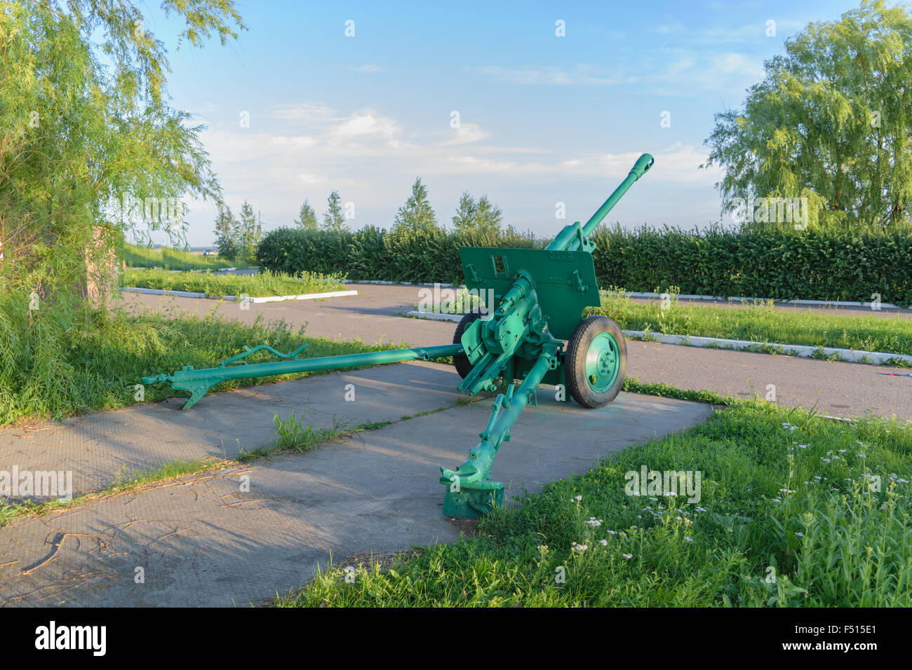 Artiglieria sovietica cannone della Seconda Guerra Mondiale. Vista posteriore. Foto Stock