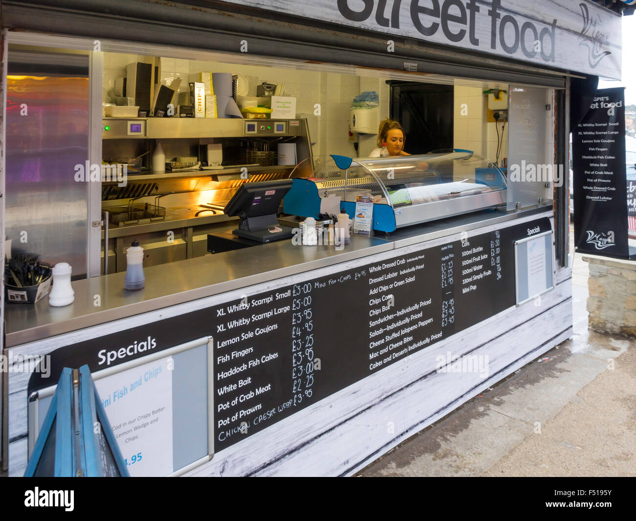 Una street food bar istituito dal famoso Gazza Café a Whitby North Yorkshire Foto Stock