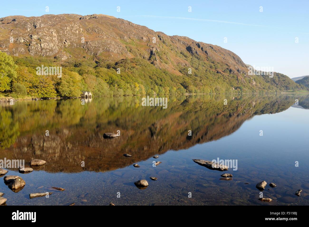 Autunno riflessioni Llyn Dinas Lago Valle Nantgwynant Snowdonia National Park Galles cymru REGNO UNITO GB Foto Stock