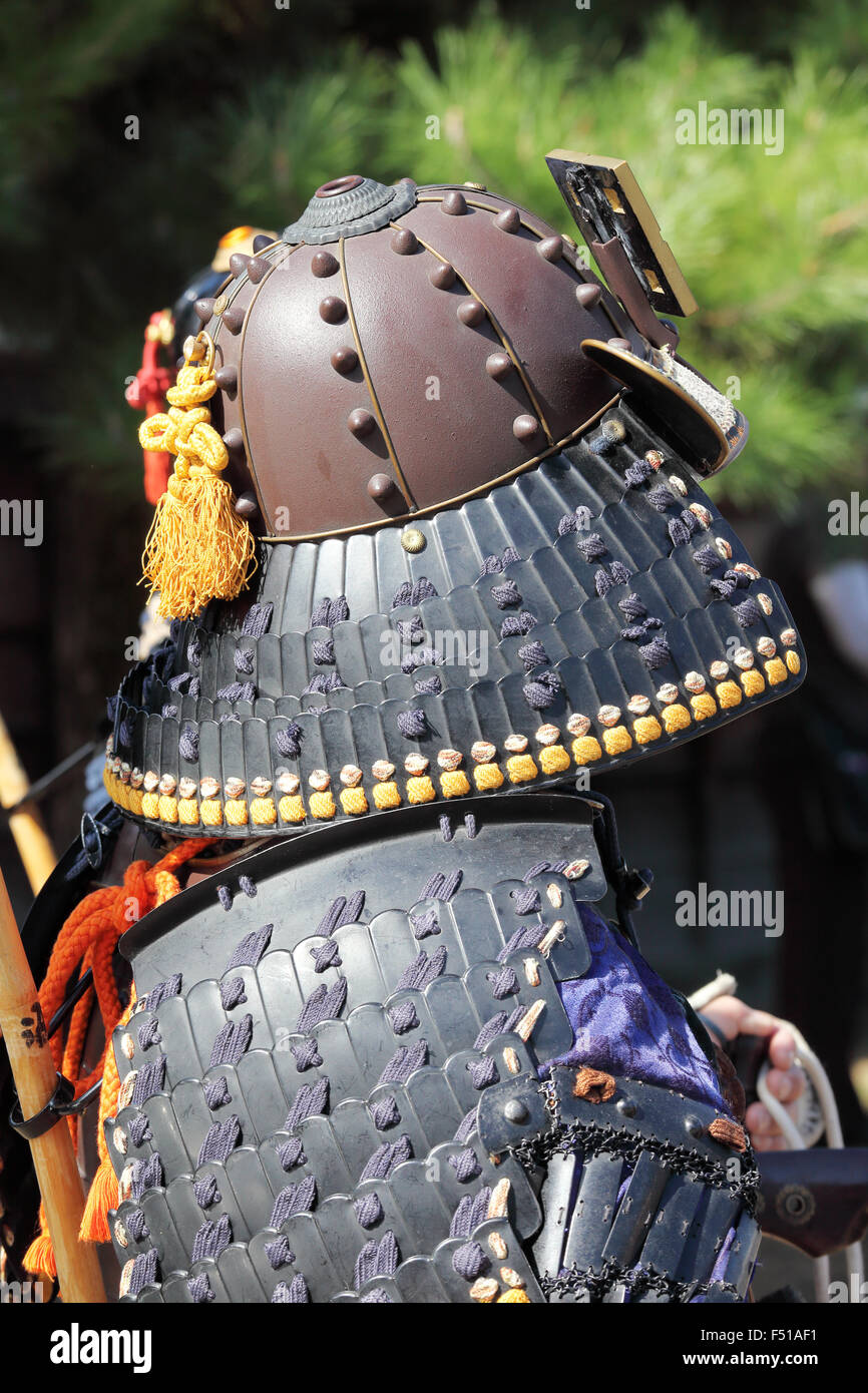 Samurai Giapponese tradizione armor e casco Foto Stock