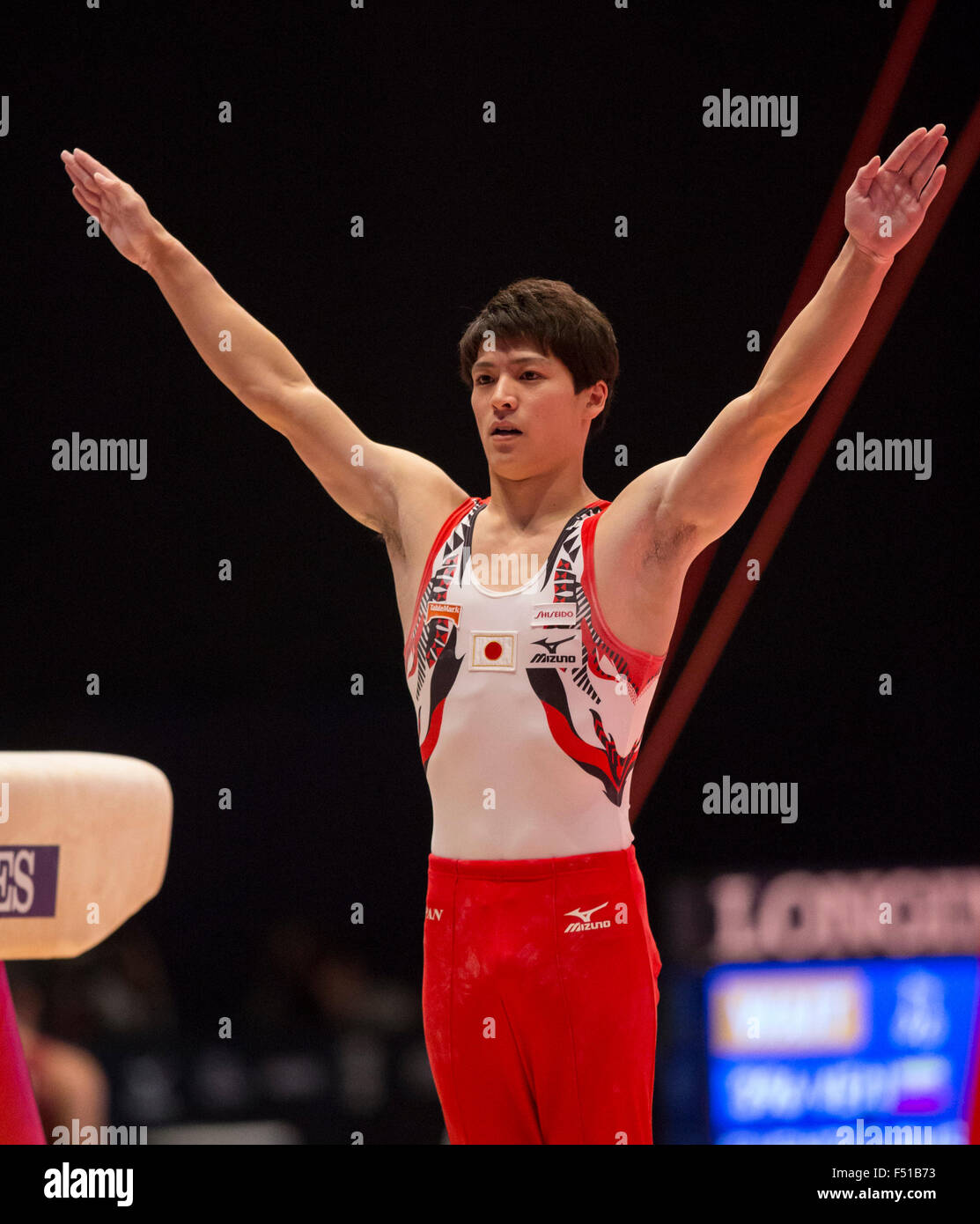 Glasgow, Scozia. 25 ott 2015. La figura di Ginnastica Artistica Campionati del mondo. Giorno 3. Naoto HAYASAKA (JPN) completa la sua performance sul cavallo Pommell routine durante la qualifica di MAG. Credito: Azione Sport Plus/Alamy Live News Foto Stock