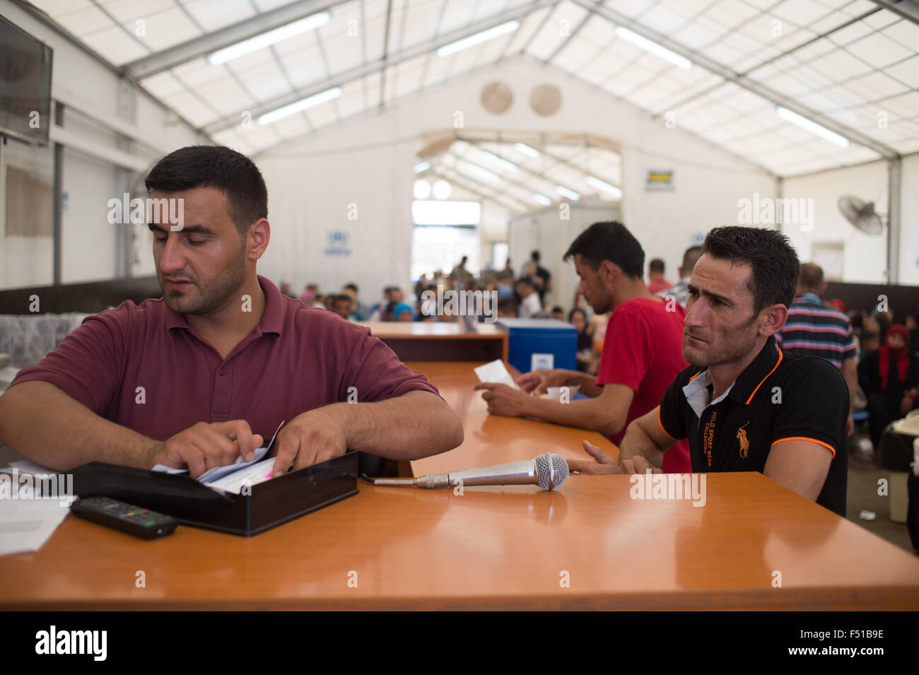Il personale dell'UNHCR a Tripoli centro per la regione di Akkar vicino alla frontiera siriana a nord del Libano. Il siriano rifugiati arriva e soggiorno in Akkar vregion prima di andare a Tripoli. Il Libano, Tripoli, Luglio 2015 Foto Stock
