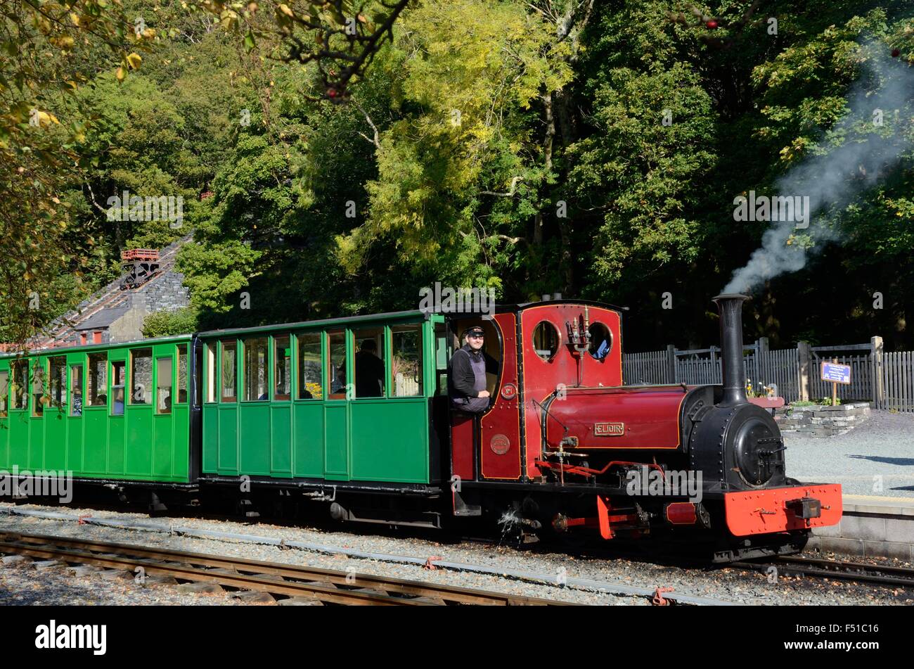 Llanberis Lake Railway stream treno Gilfach stazione Ddu Gwynedd Snowdonia Galles Cymru Regno Unito GB Foto Stock