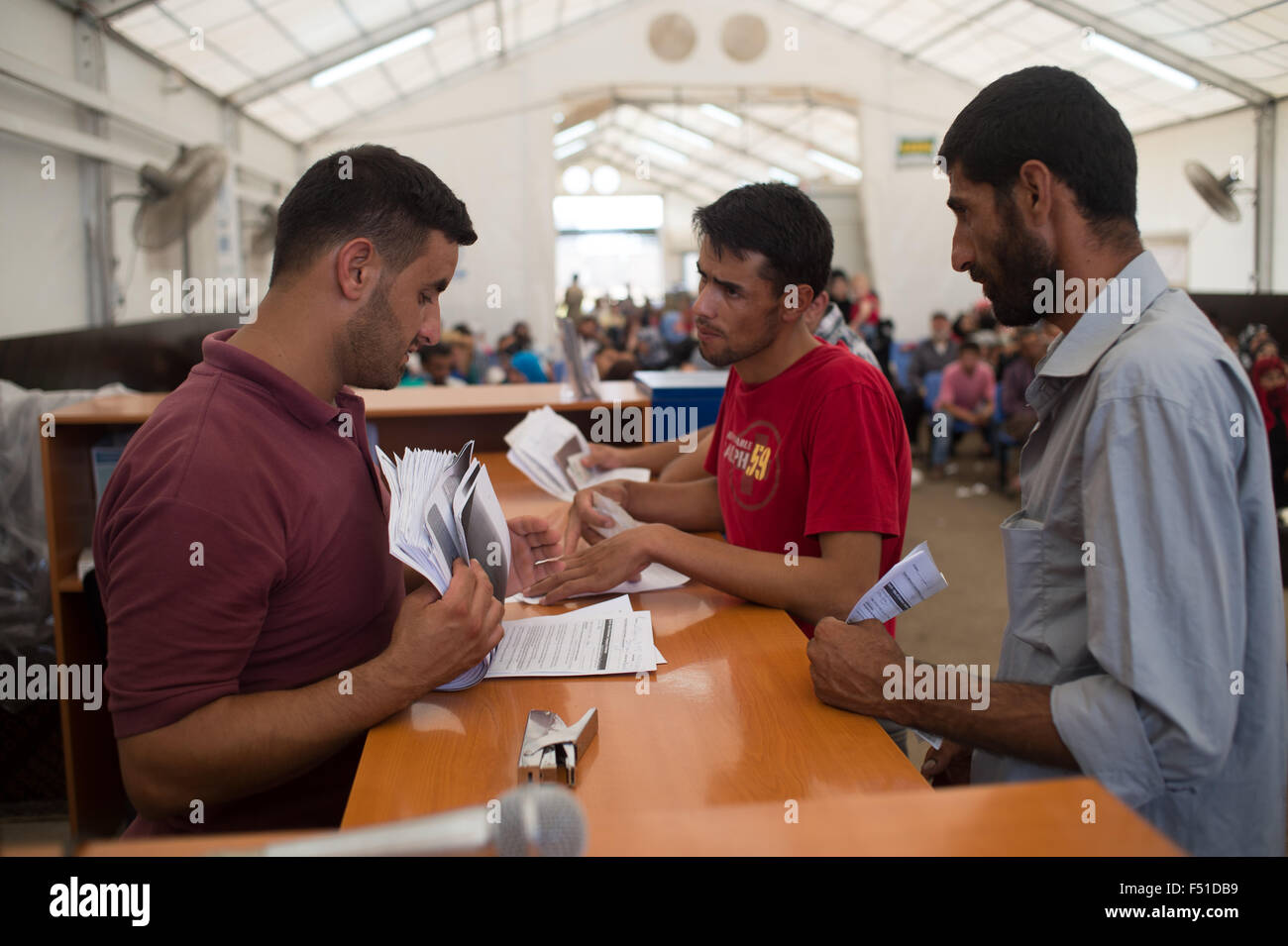 Il personale dell'UNHCR a Tripoli centro per la regione di Akkar vicino alla frontiera siriana a nord del Libano. Il siriano rifugiati arriva e soggiorno in Foto Stock