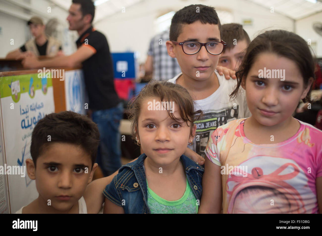 Rifugiato siriano nel centro UNCHR a Tripoli in attesa di registrazione e le cure. Tripoli, Libano 2015 Foto Stock