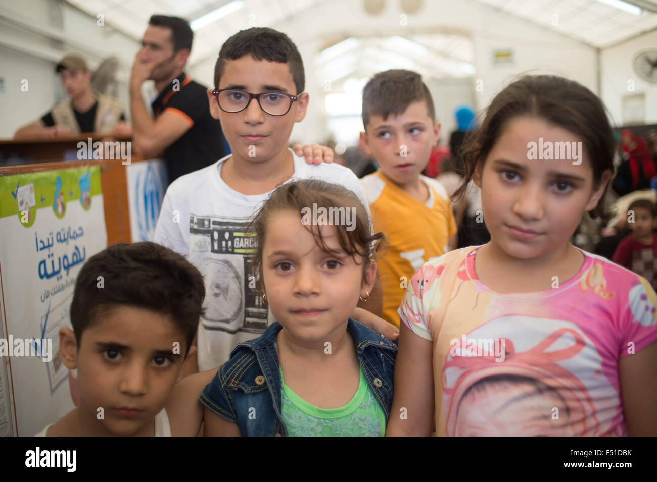 Rifugiato siriano nel centro UNCHR a Tripoli in attesa di registrazione e le cure. Tripoli, Libano 2015 Foto Stock