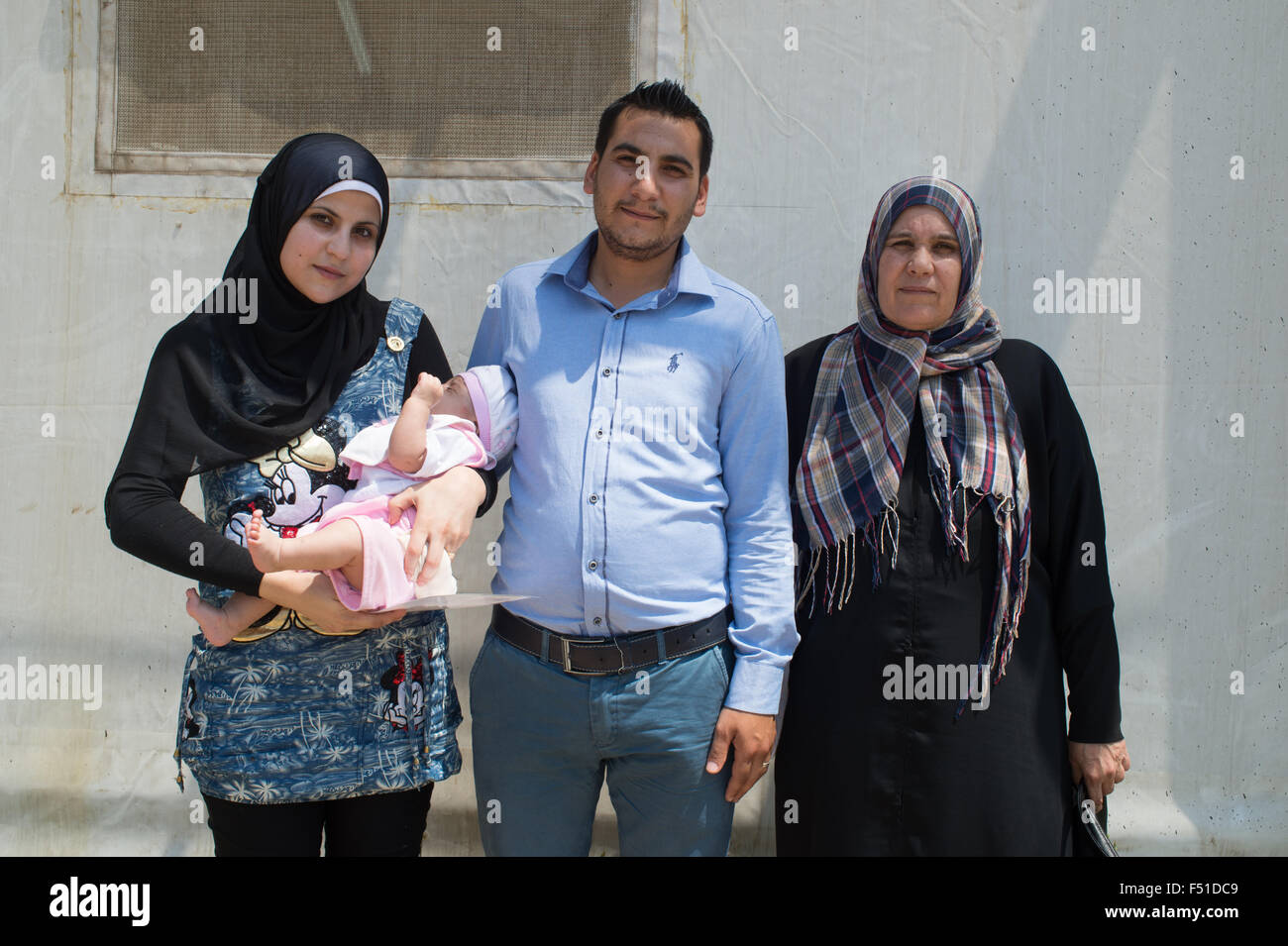 Rifugiato siriano nel centro UNCHR a Tripoli in attesa di registrazione e le cure. Tripoli, Libano 2015 Foto Stock