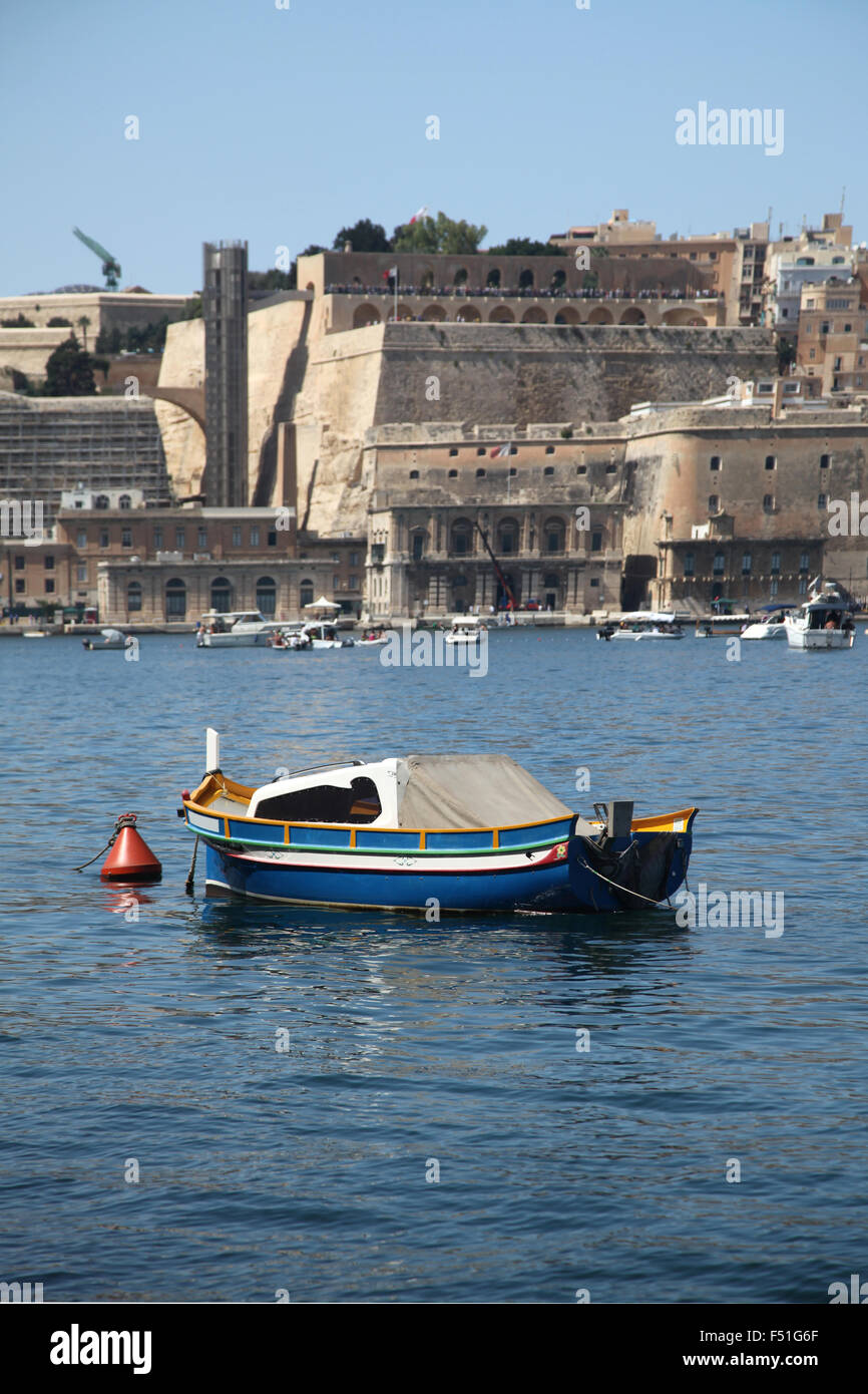 Il nuovo sollevamento Barakka è stato un controverso oltre ai maltesi skyline. Foto Stock
