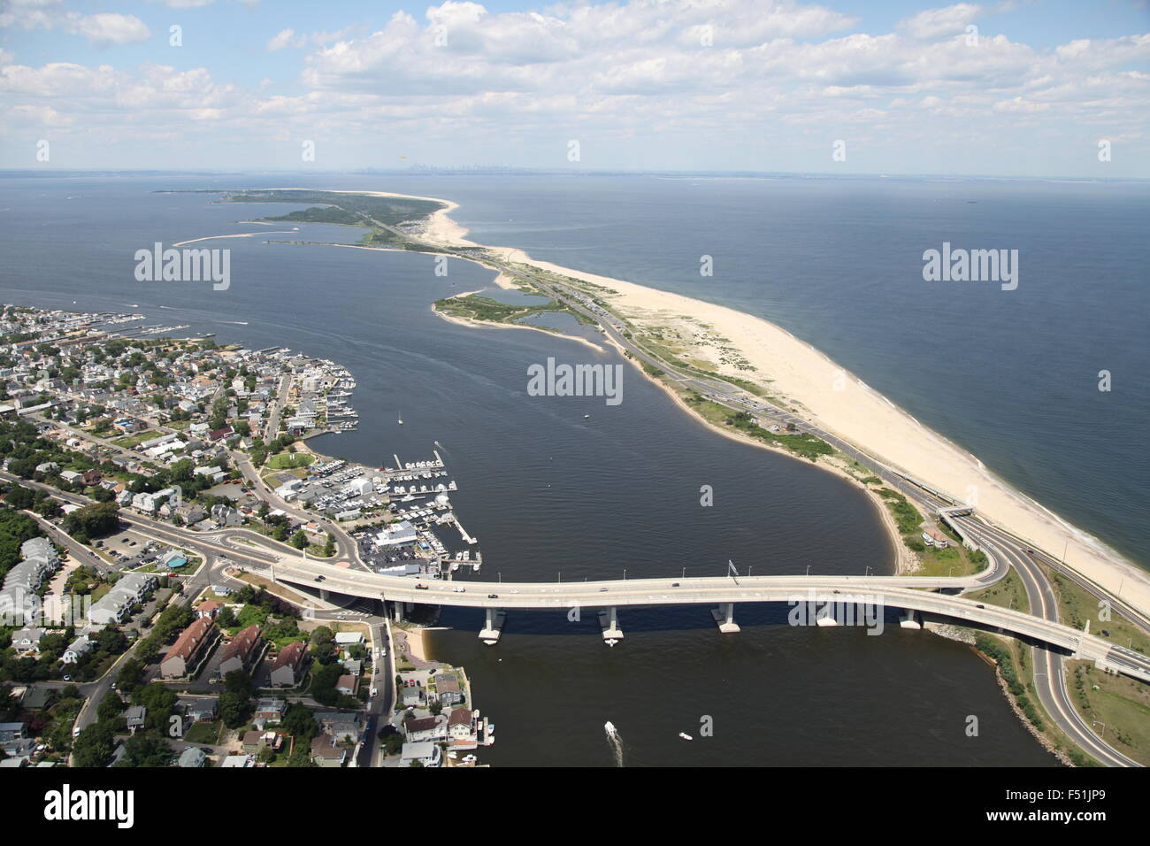Vista aerea di altipiani, New Jersey, e il Gateway National Recreation Area / Sandy Hook (post uragano Sabbiosa) Foto Stock