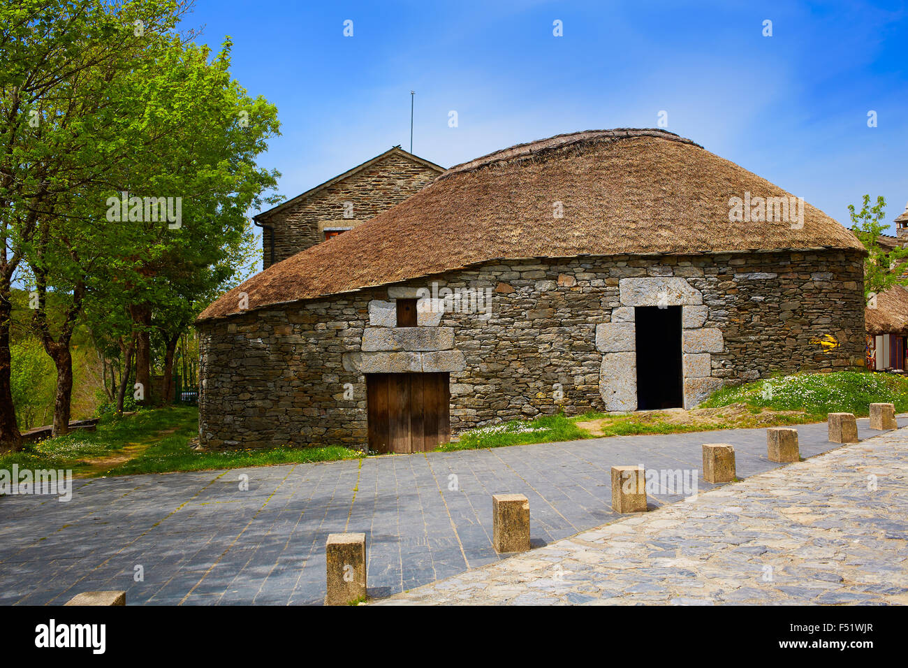 O Cebreiro dal modo di San Giacomo in Galizia Palloza tradizionale capanna celtica Foto Stock