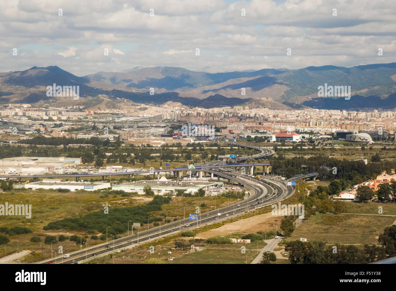 Vista aerea 4 lane Autostrada costiera A7, Costa del Sol, N340, proveniente da Malaga, Spagna. Foto Stock