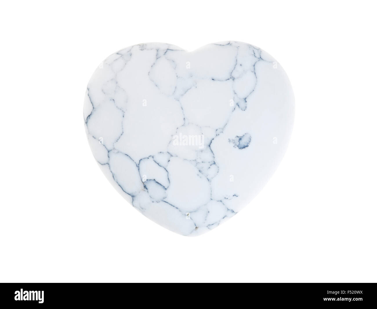 Weifles Herz aus Stein auf weiß Foto Stock