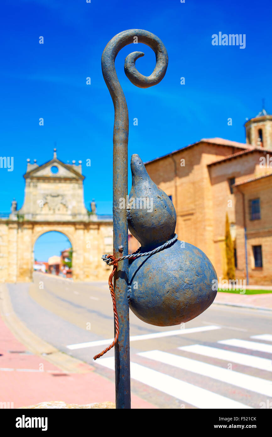 Sahagun centro di Saint James via San Benito arch in Leon Spagna Foto Stock