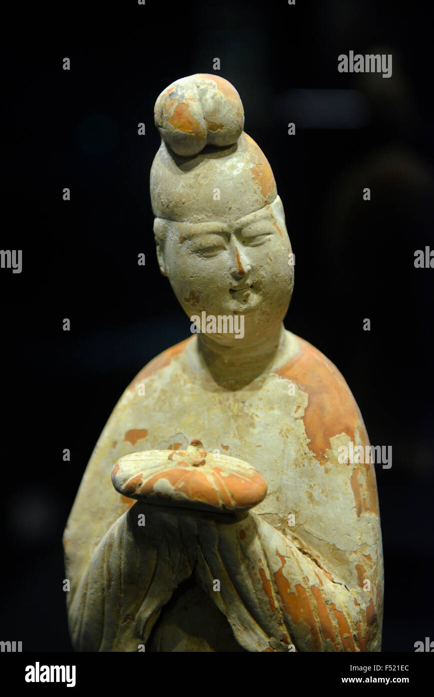 Pottery figura maschile con un panno-wrapper. Museo dello Shanxi a Xi'an, Cina. Foto Stock
