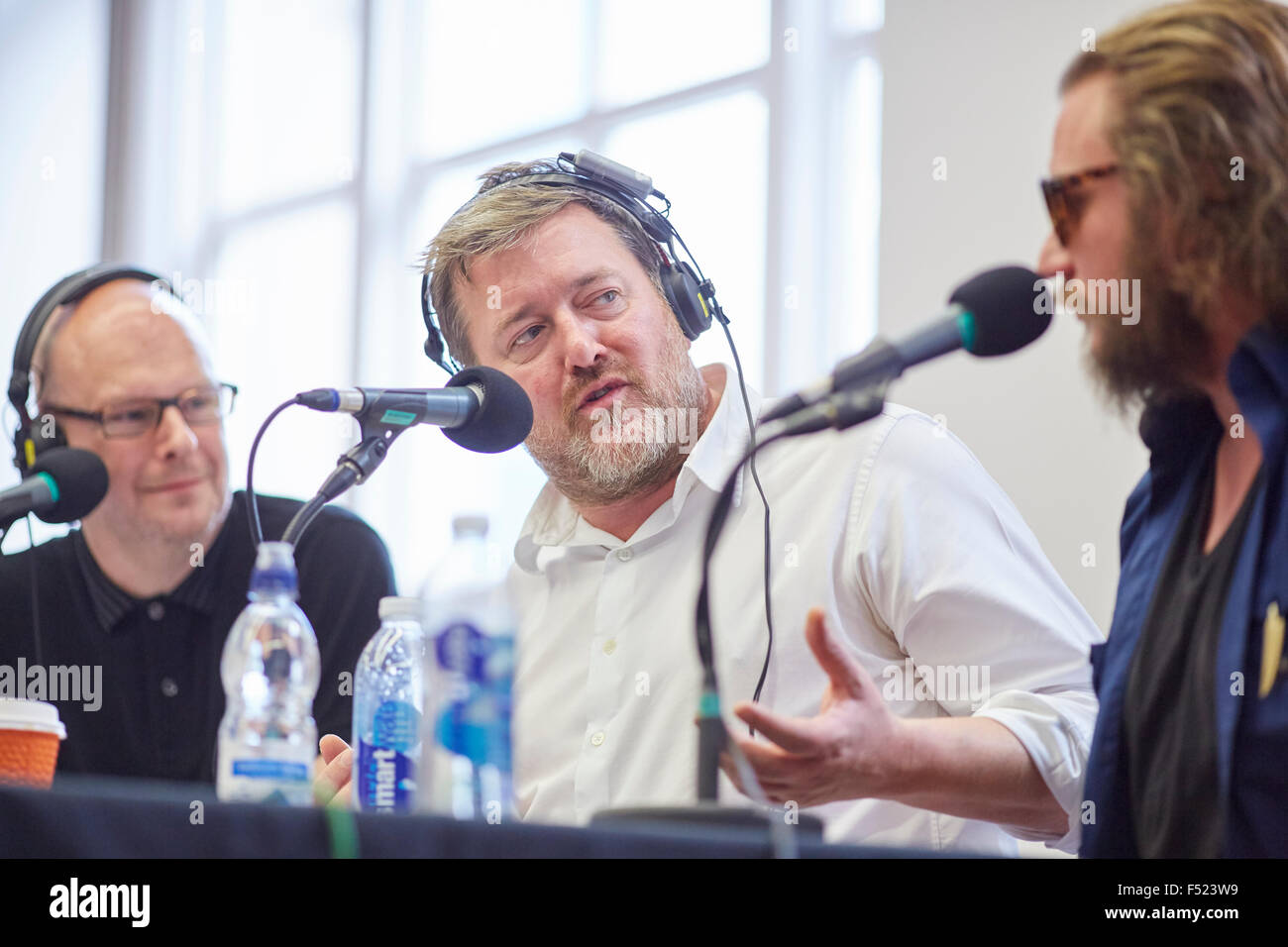 Domenica open day in Biblioteca centrale di Manchester Guy Garvey dal gomito presenta il suo BBC 6 Music show live dalla galleria Pictur Foto Stock