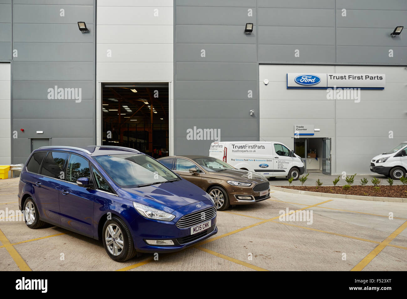 La fiducia delle parti di Ford aprire il loro nuovo centro di distribuzione a Warrington Cheshire foto esterno del sito di proprietà di architetto Foto Stock