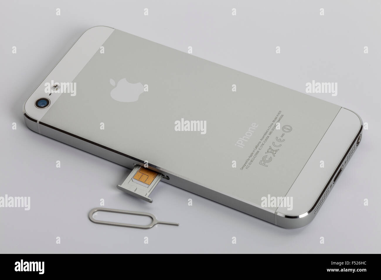 Apple iPhone 5, indietro Nano cassettino della scheda SIM, utensile Foto  stock - Alamy