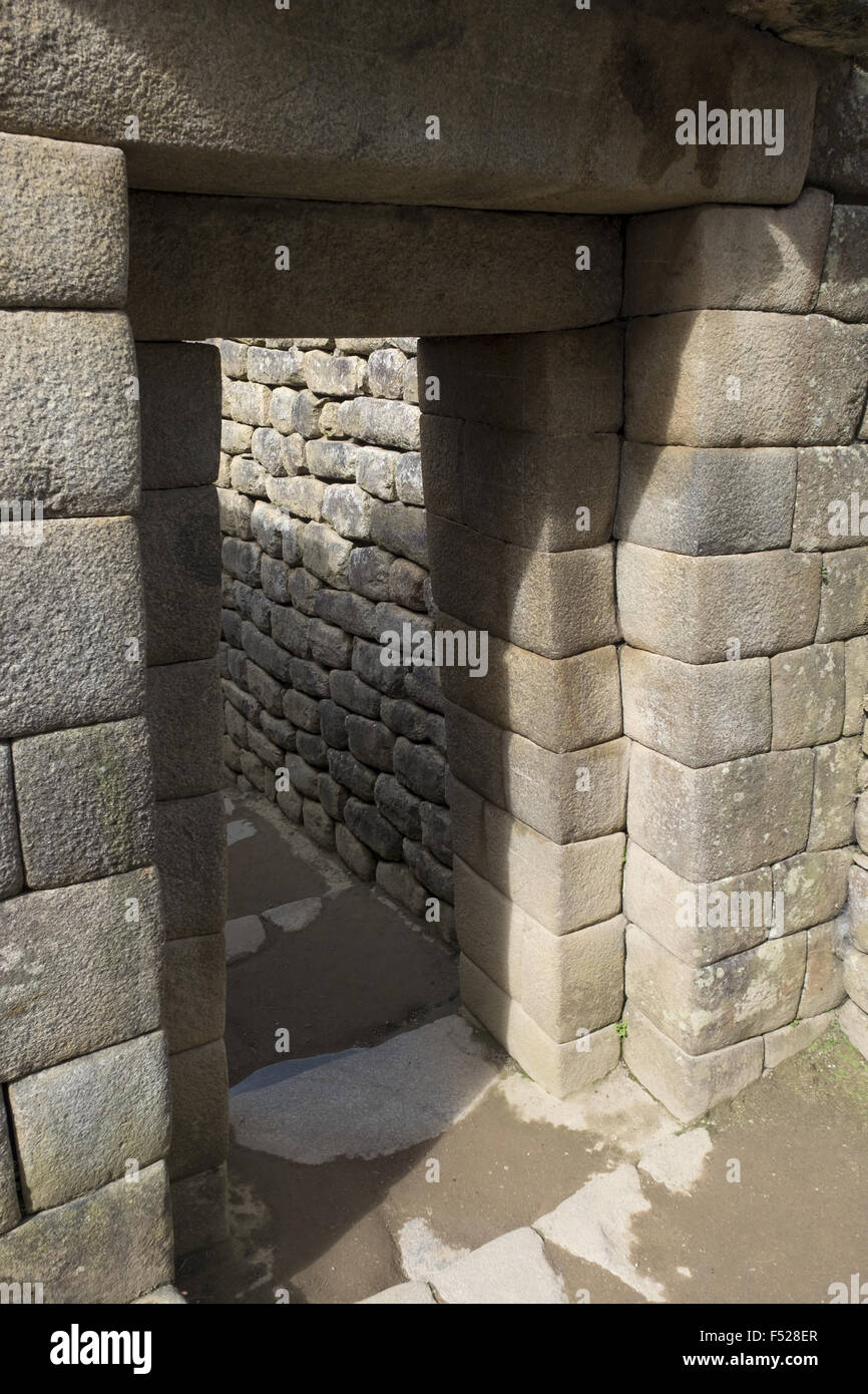 Dettagli architettonici sulle pareti e le porte della città di Machu Picchu Foto Stock