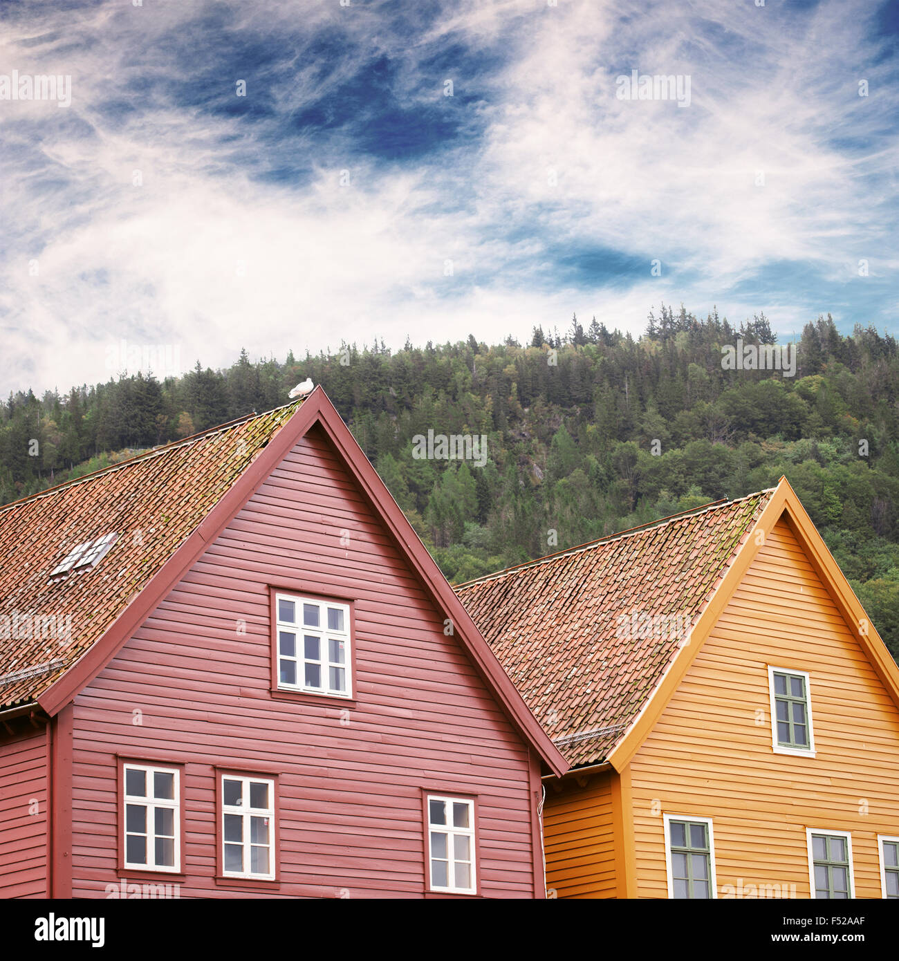 Colorate case tradizionali Foto Stock