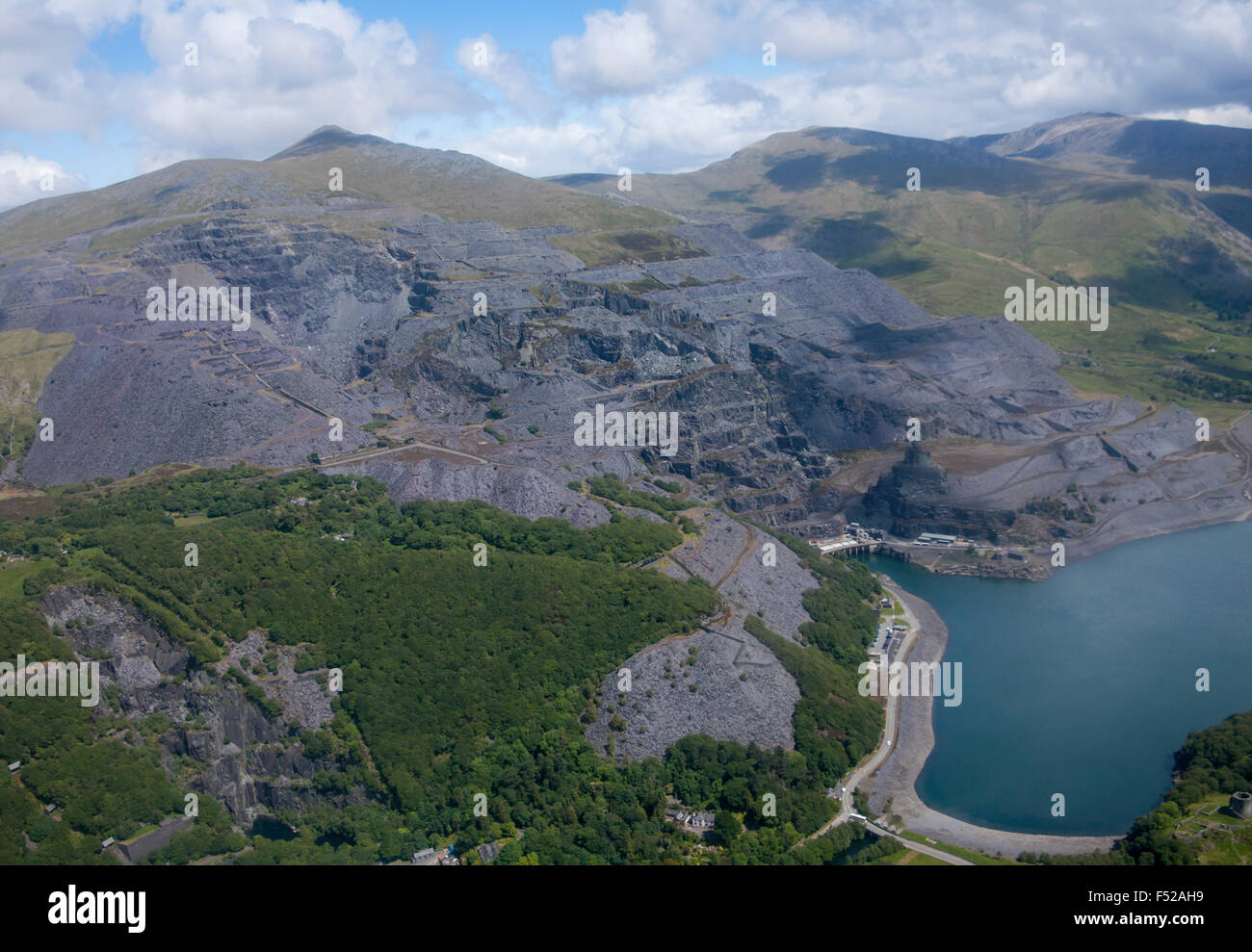 Dinorwig cava di ardesia, Llyn Peris lago e Elidir Fawr montagna vicino a Llanberis Gwynedd North Wales UK Foto Stock