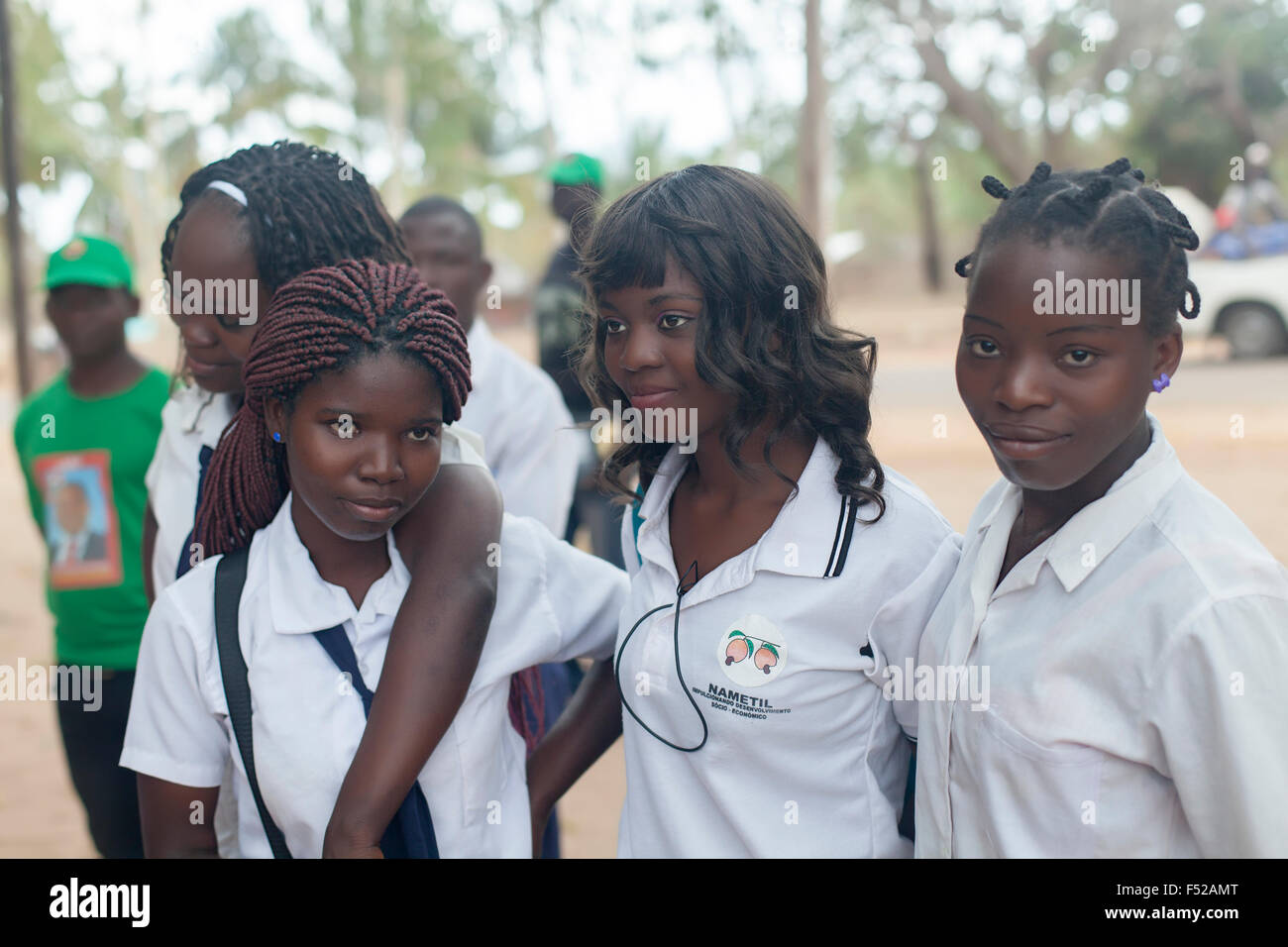 Bella ragazzi mozambicani in uniforme scolastica Foto Stock