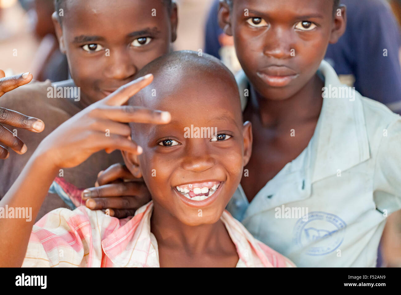 Allegri e felici i bambini da nord del Mozambico Foto Stock