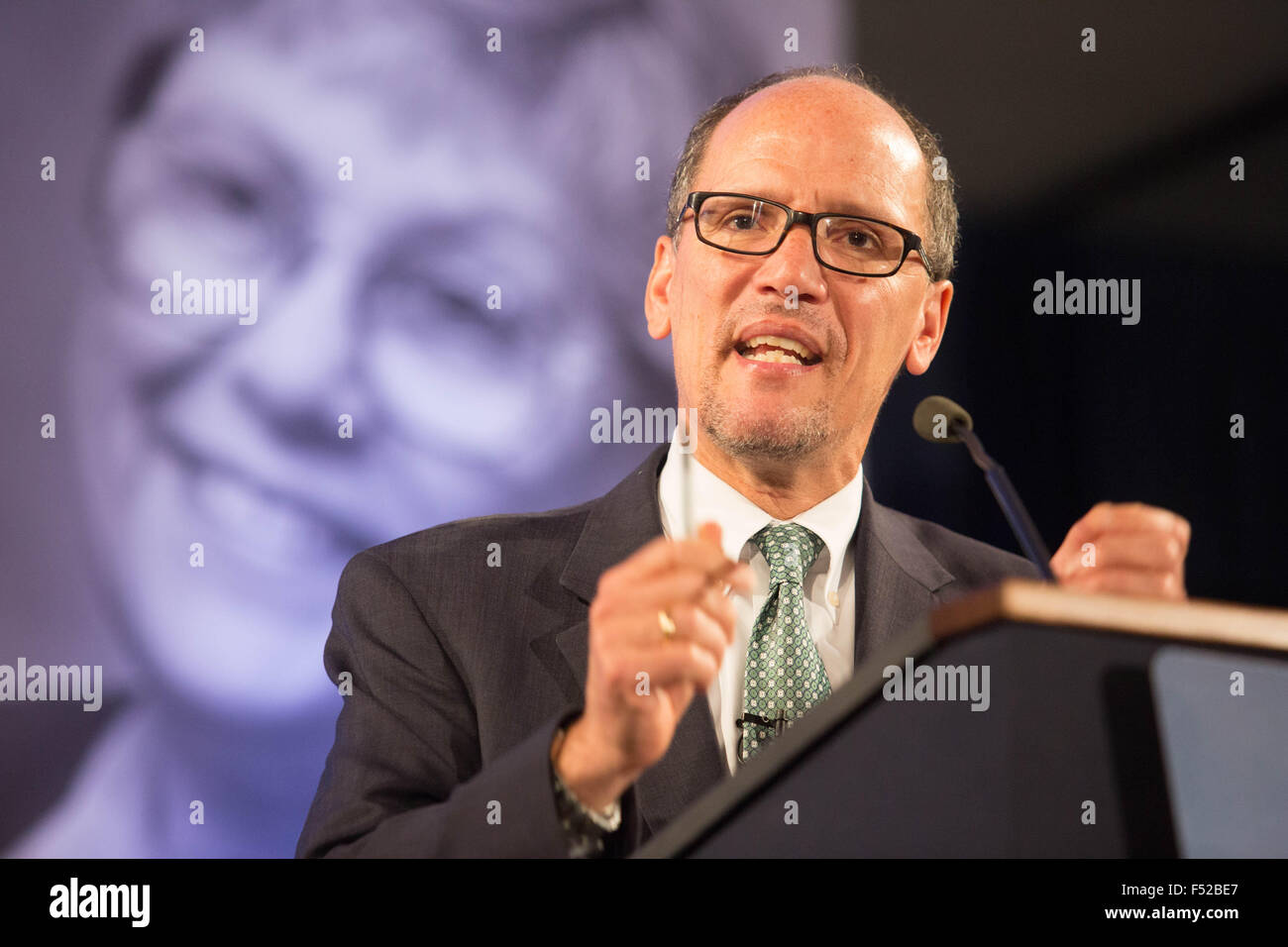 Noi segretario di lavoro Thomas Perez parlando durante una cerimonia di induzione nella Hall del lavoro di onore Ottobre 20, 2015 a Washington, DC. Foto Stock