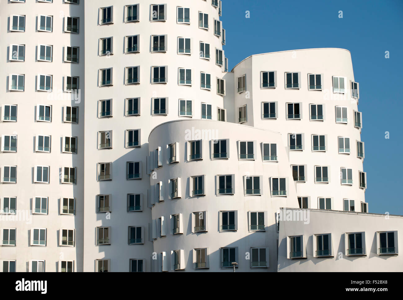 Gehry edifici in media port di Dusseldorf, RENANIA DEL NORD-VESTFALIA, Germania, Europa Foto Stock