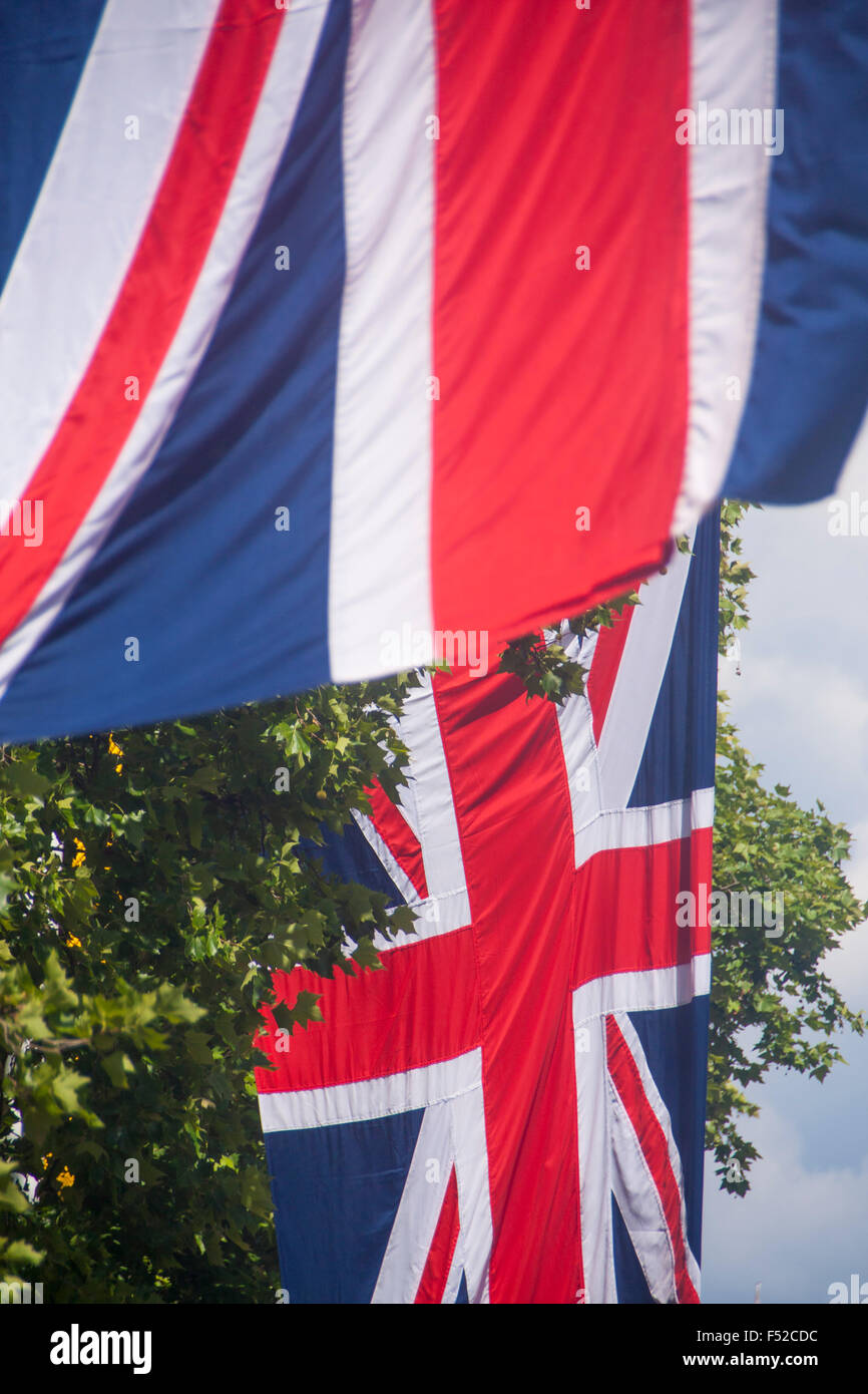 Unione bandiere Jack appesa al Mall London Inghilterra England Regno Unito Foto Stock