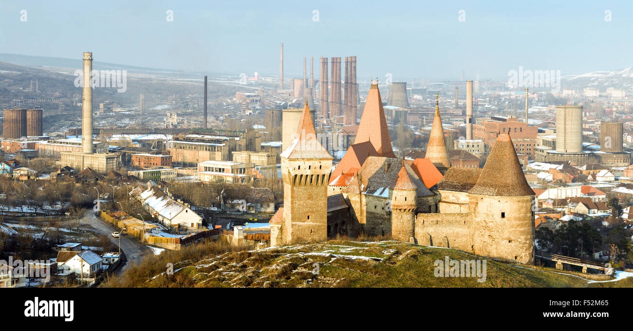 Castello Hunyad è creduto per essere il luogo dove Vlad III di Valacchia comunemente noto come Dracula è stato tenuto prigioniero Foto Stock