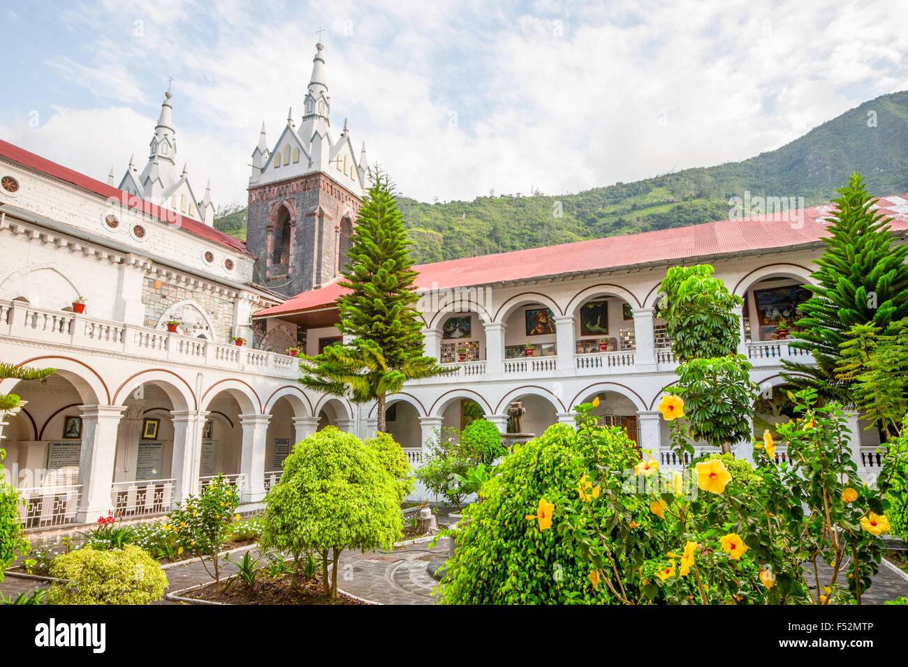 La Basilica de Nuestra Señora del Rosario de Agua Santa Banos Ecuador Foto Stock