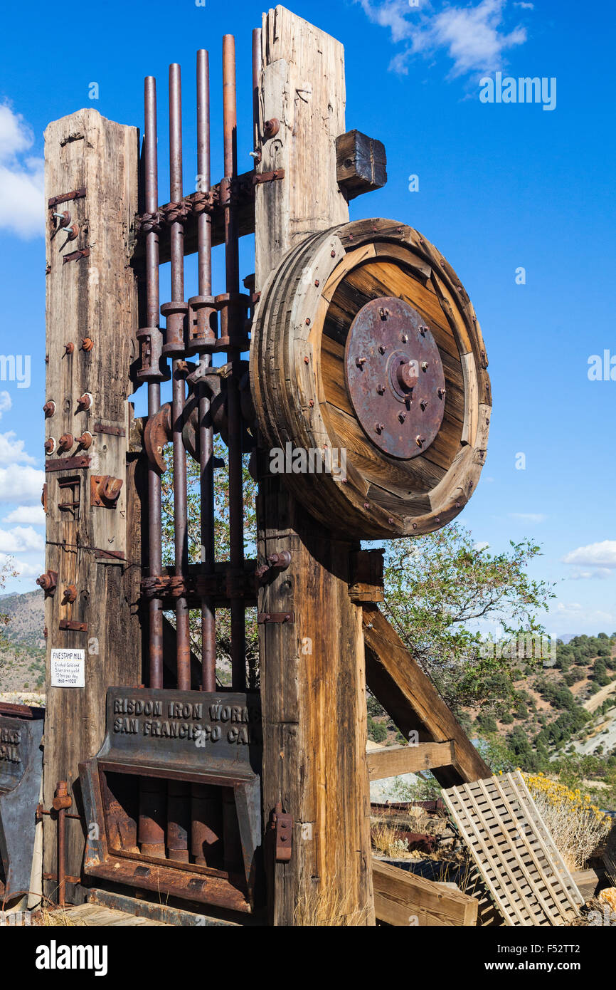Il minerale di antiquariato macchina di frantumazione dalla vecchia miniera chollar in Virginia City, Nevada Foto Stock