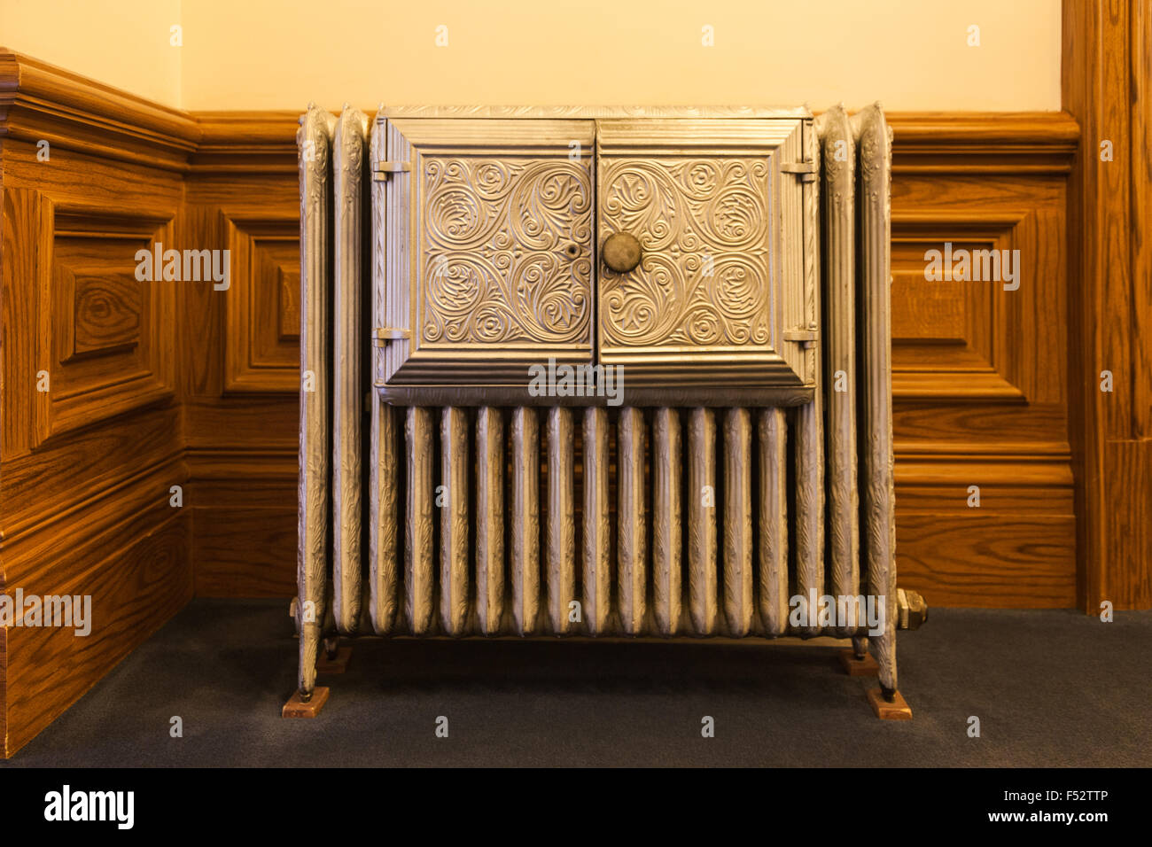 Antique acqua calda all'interno del radiatore il nevada State Capitol Building a Carson City Foto Stock