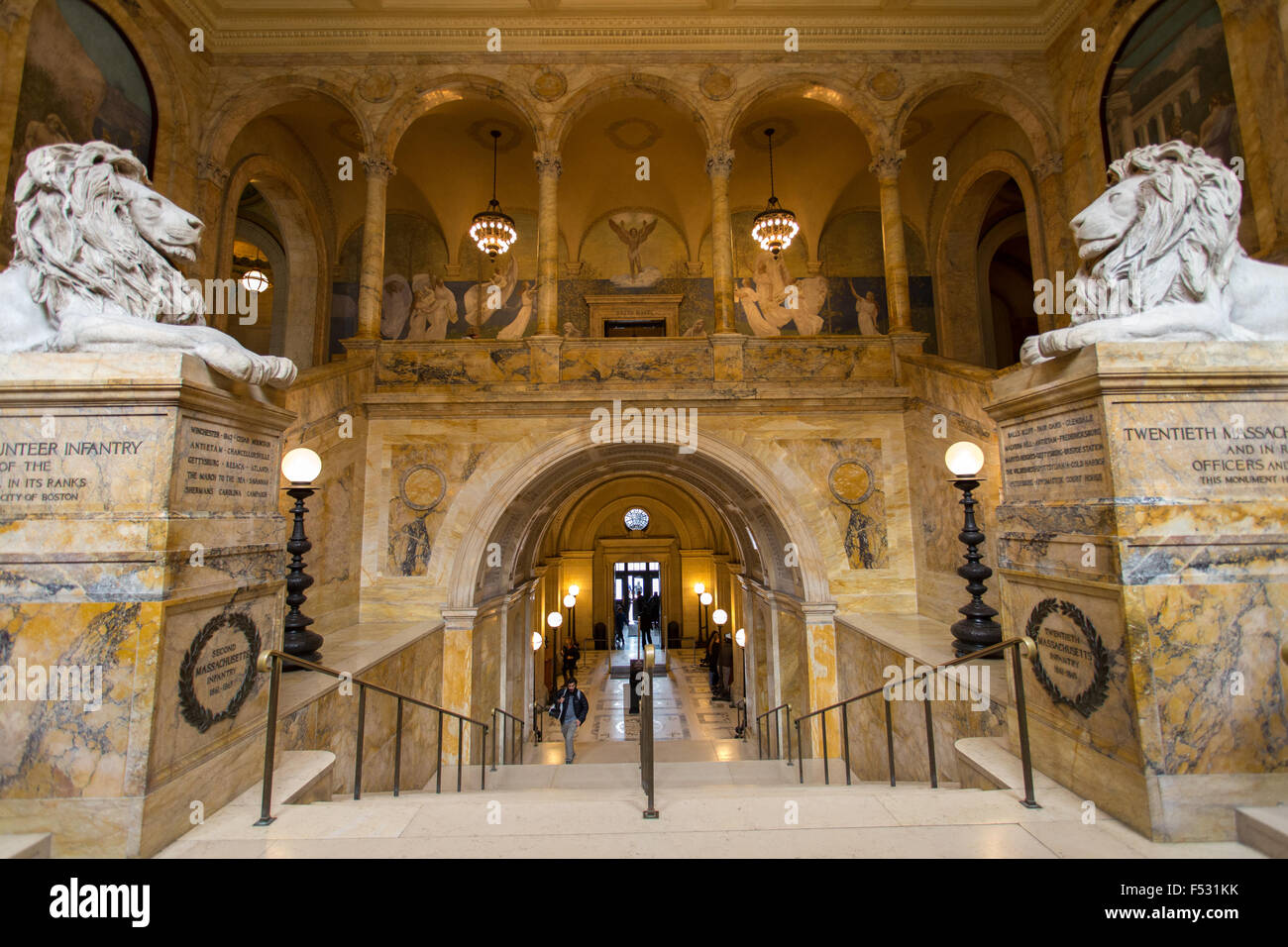 Boston biblioteca centrale statua di Lion Foto Stock
