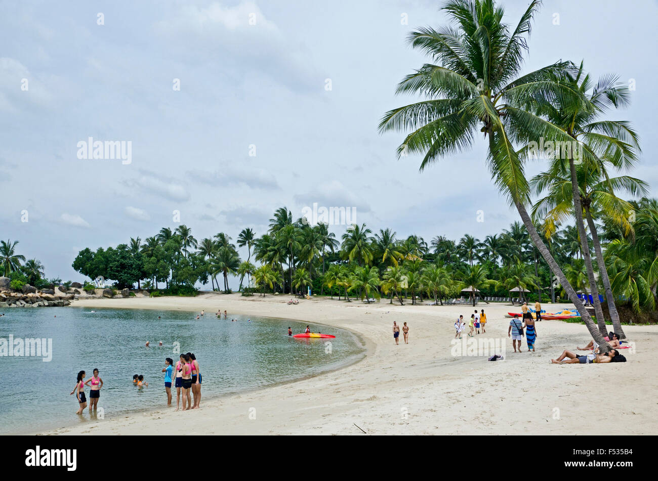 Singapore, plam-rigato beach sull'Isola di Sentosa Foto Stock