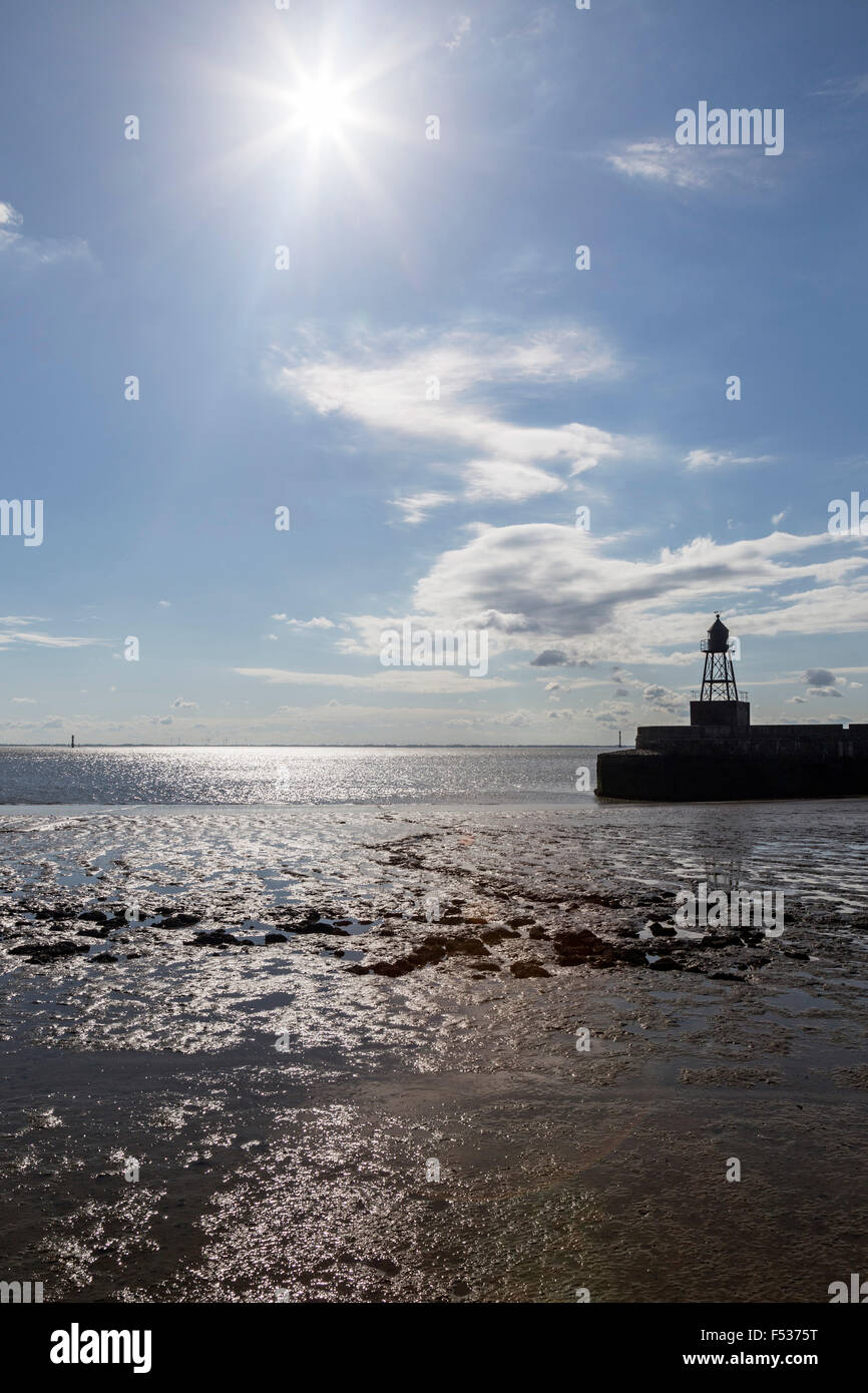Mole il fuoco sulla mole di ex terzo ingresso della porta in Wilhelmshaven, Bassa Sassonia, Germania, Europa Foto Stock