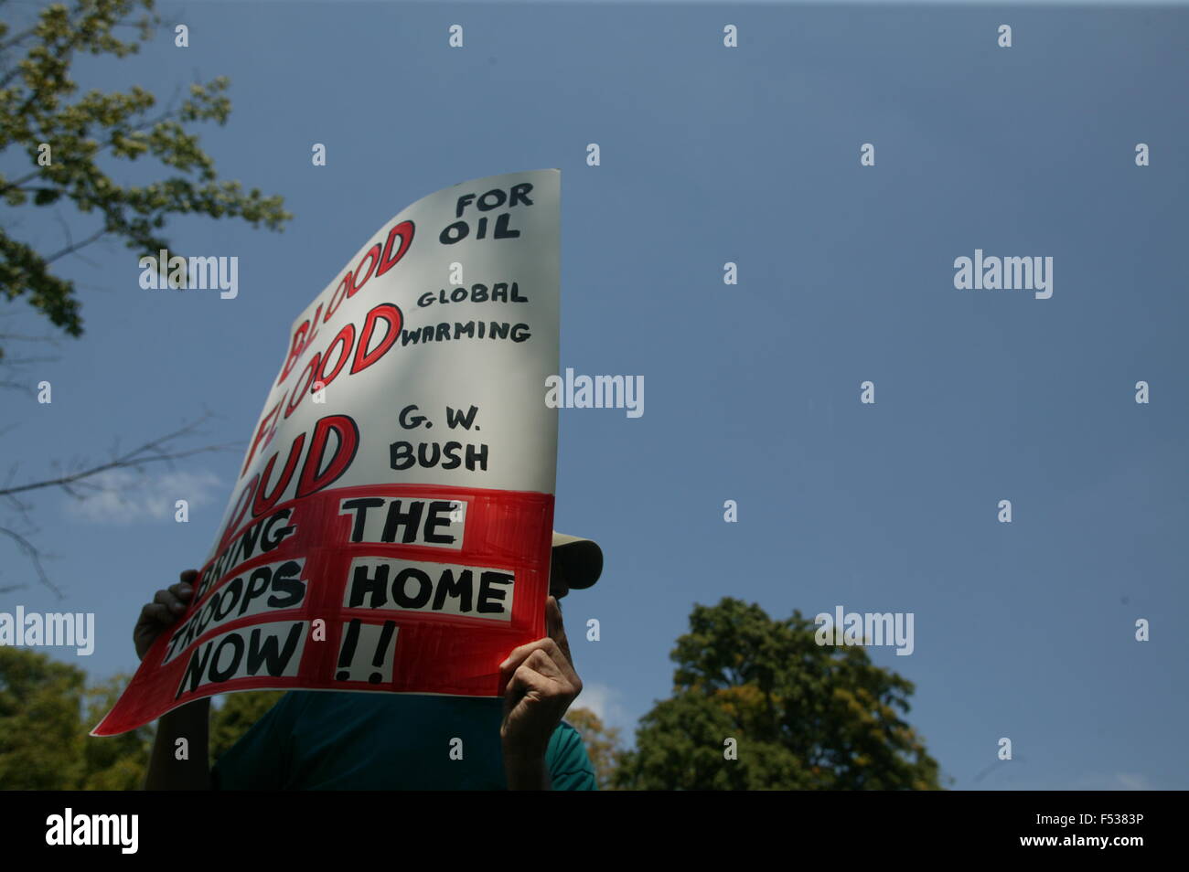 Durante l'anti-guerra di proteste contro la guerra in Iraq e George W Bush ha portato da Cindy Sheehan durante il 2005. Foto Stock