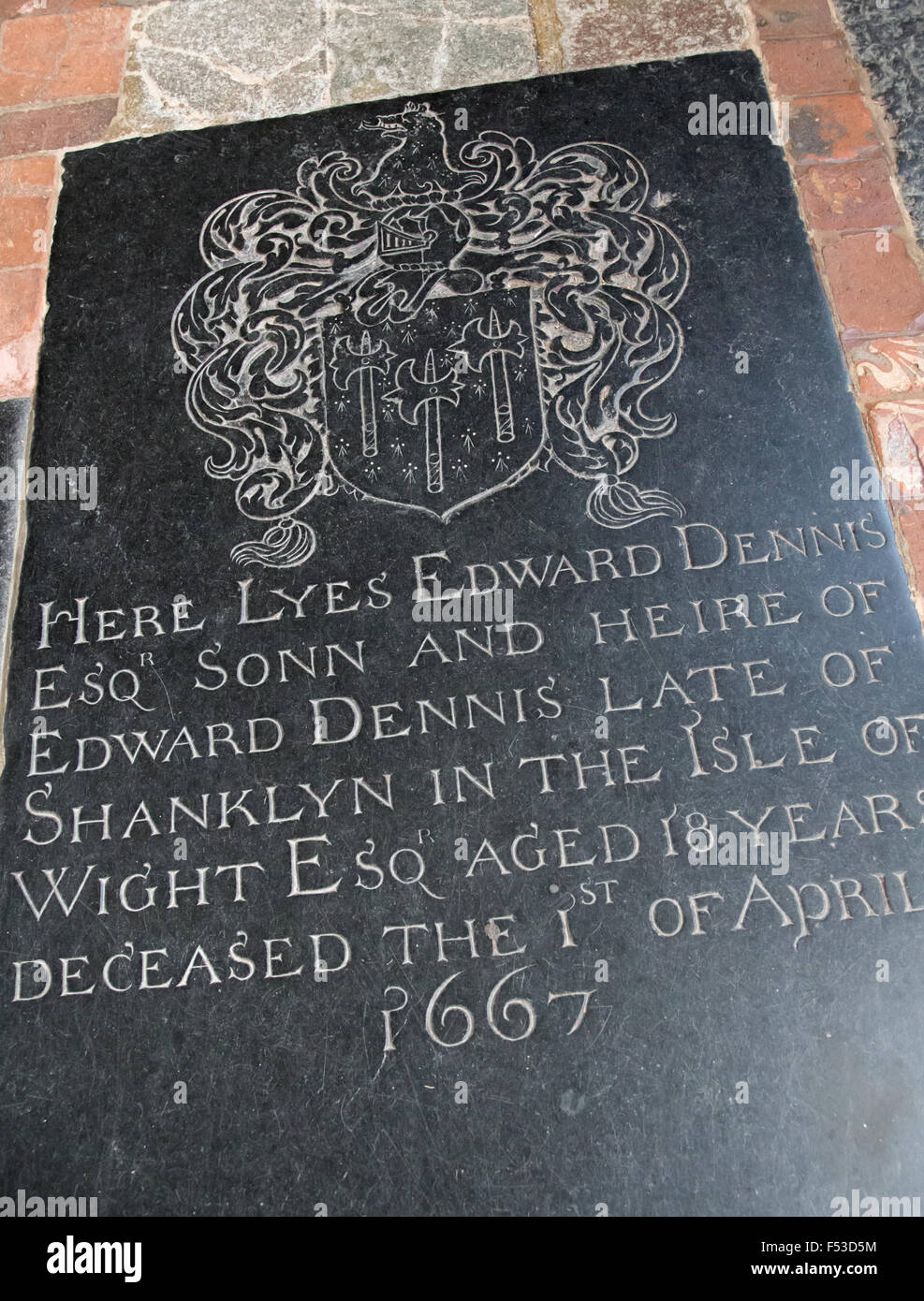 Pietra tombale dentro la Cattedrale di Winchester, Hampshire, Inghilterra Foto Stock