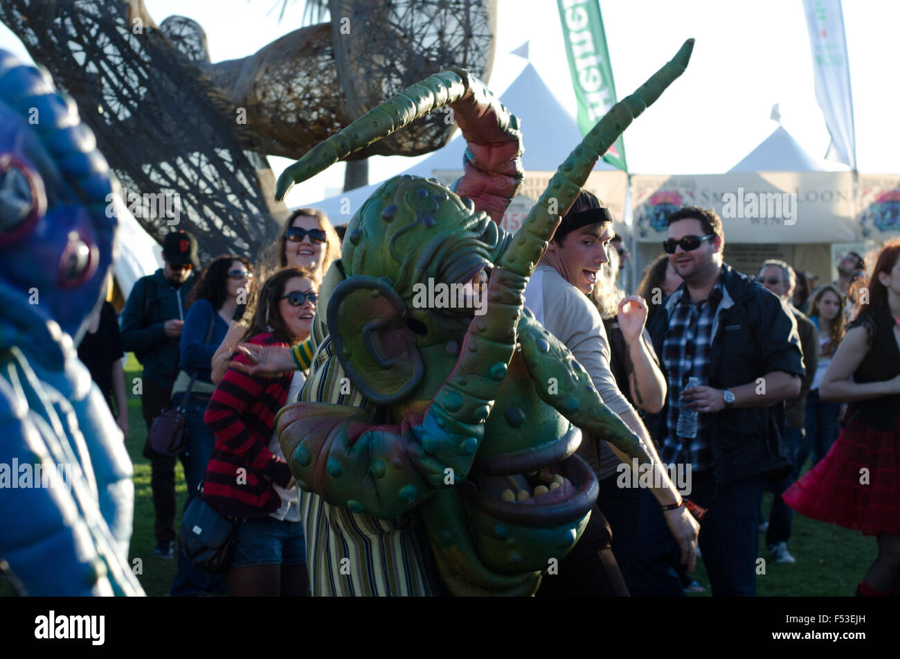 Costumi alieni al festival di musica di san Francisco Foto Stock