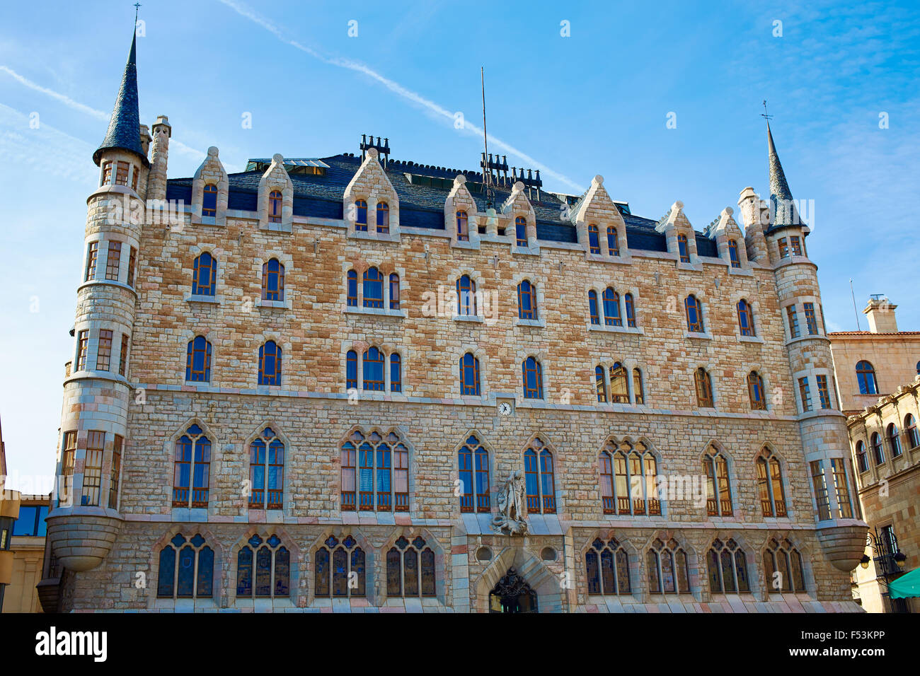 Casa Botines in Leon di Antoni Gaudi architetto nel 1894 Modernismo da San Giacomo modo Foto Stock