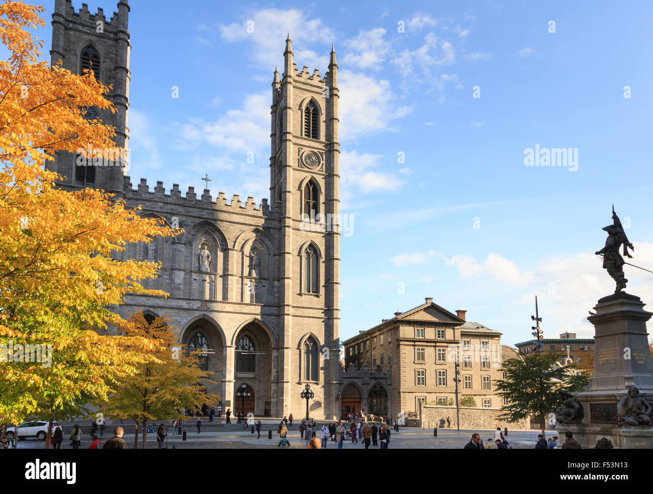 Place d'Armes e la Basilica di Notre Dame, Montreal, Quebec, Canada Foto Stock