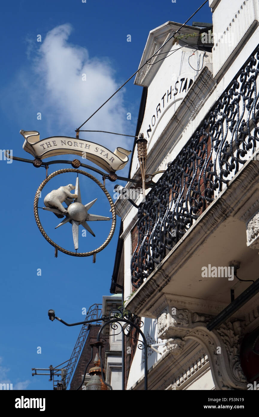 Il North Star Pub segno, Finchley Road, Londra Foto Stock