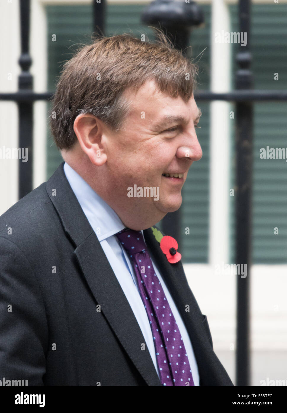 A Downing Street, Londra, Regno Unito. Il 27 ottobre 2015. Cultura Segretario John Whittingdale lascia 10 Downing Street dopo aver frequentato il settimanale riunione del gabinetto. Credito: Paolo Davey/Alamy Live News Foto Stock