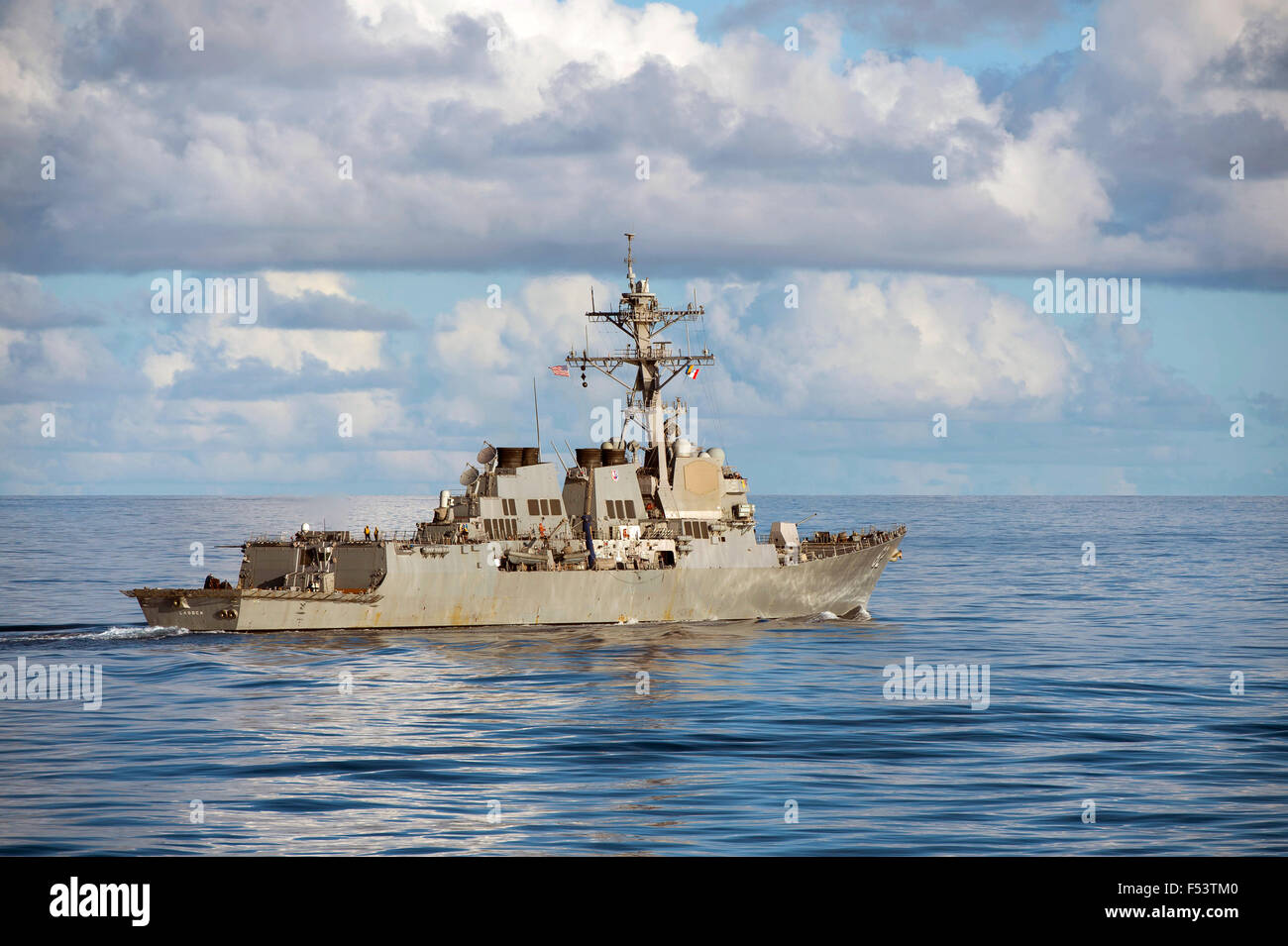 Gli Stati Uniti Navy Arleigh Burke-class missile destroyer USS Lassen durante le operazioni di pattugliamento Luglio 7, 2013 nel Mare delle Filippine. Foto Stock