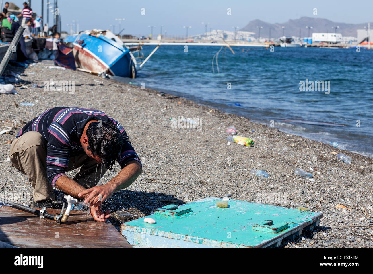 Kos, Grecia. 26 ott 2015. Immigrato pakistano nel costo di Kos (Grecia) il 26 di ottobre, lunedì. Strutture per i migranti che solcavano il mare dalla Turchia a Kos sono forniti da UNHCR e le altre organizzazioni umanitarie. Credito: Dominika Zarzycka/Alamy Live News Foto Stock